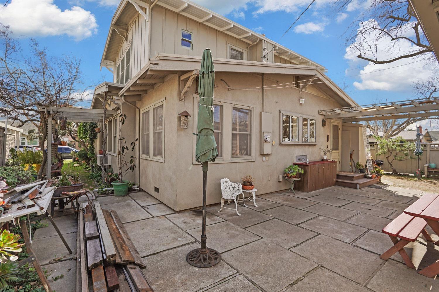 1145 W Magnolia Street