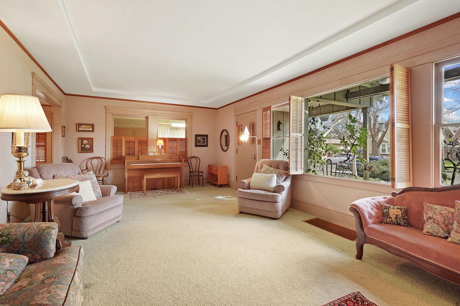 1145 W Magnolia Street