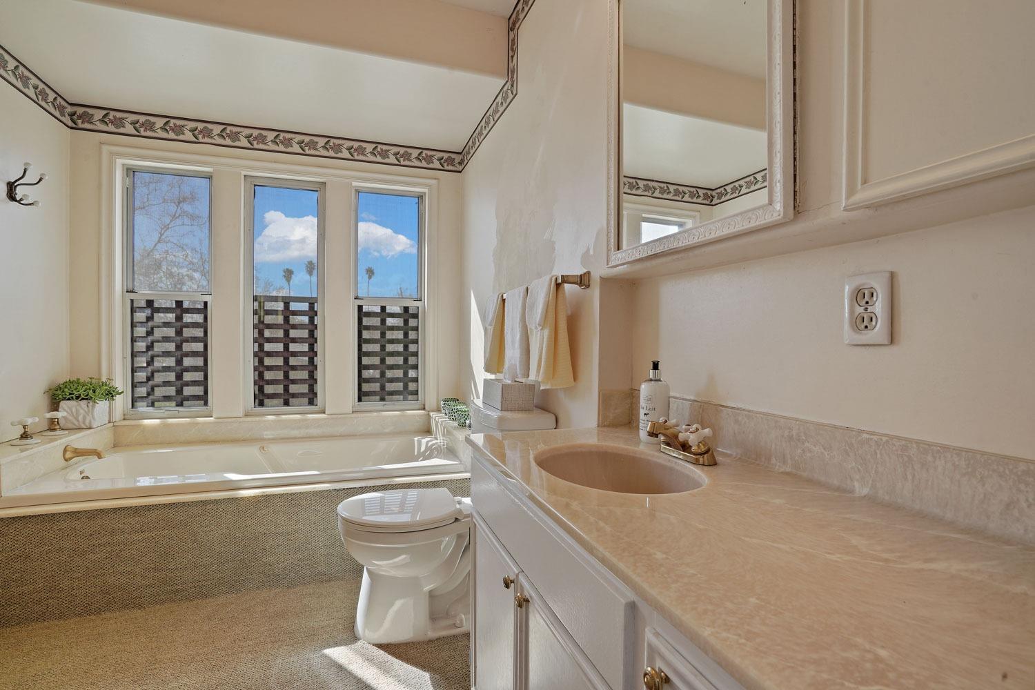 1145 W Magnolia Street