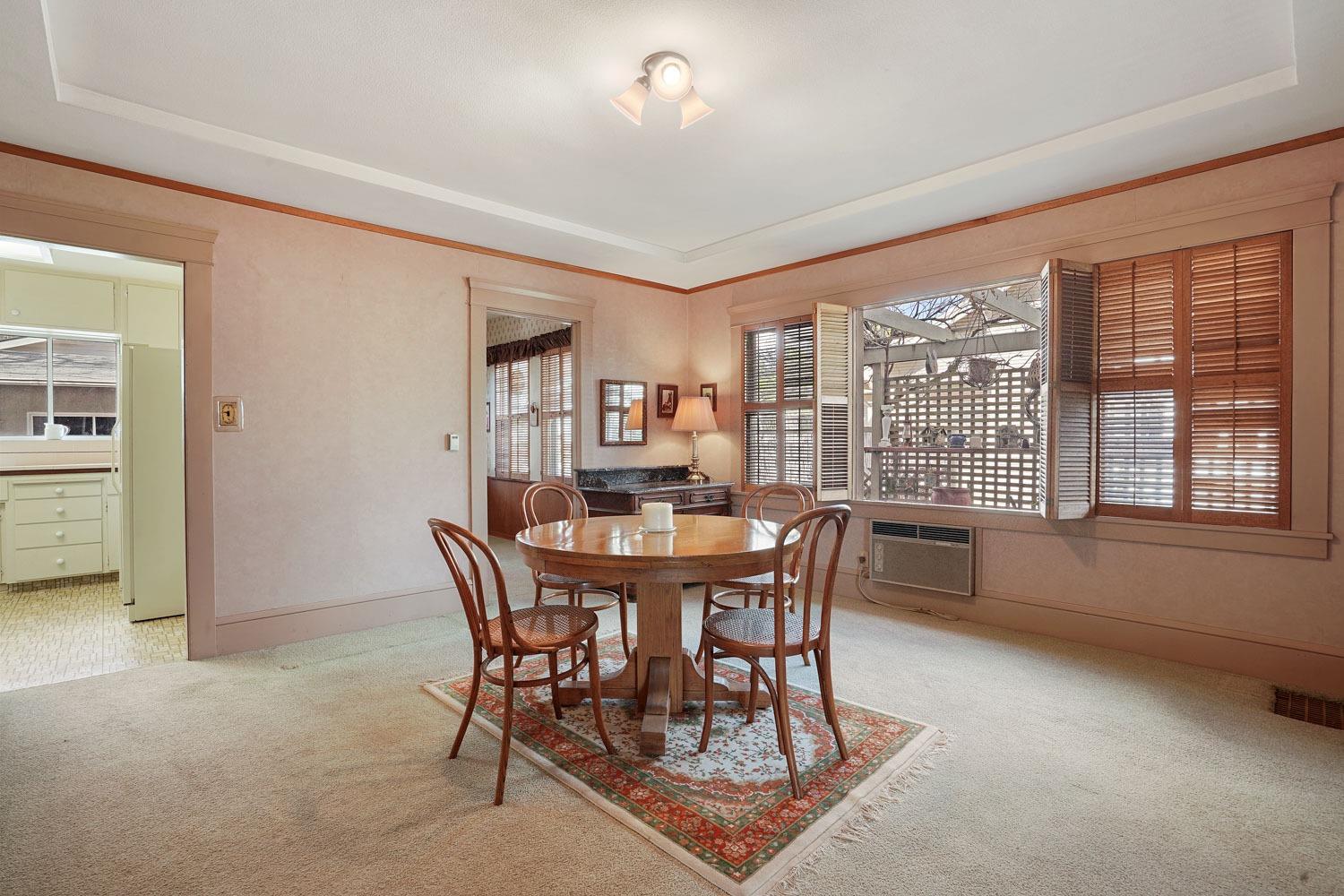 1145 W Magnolia Street