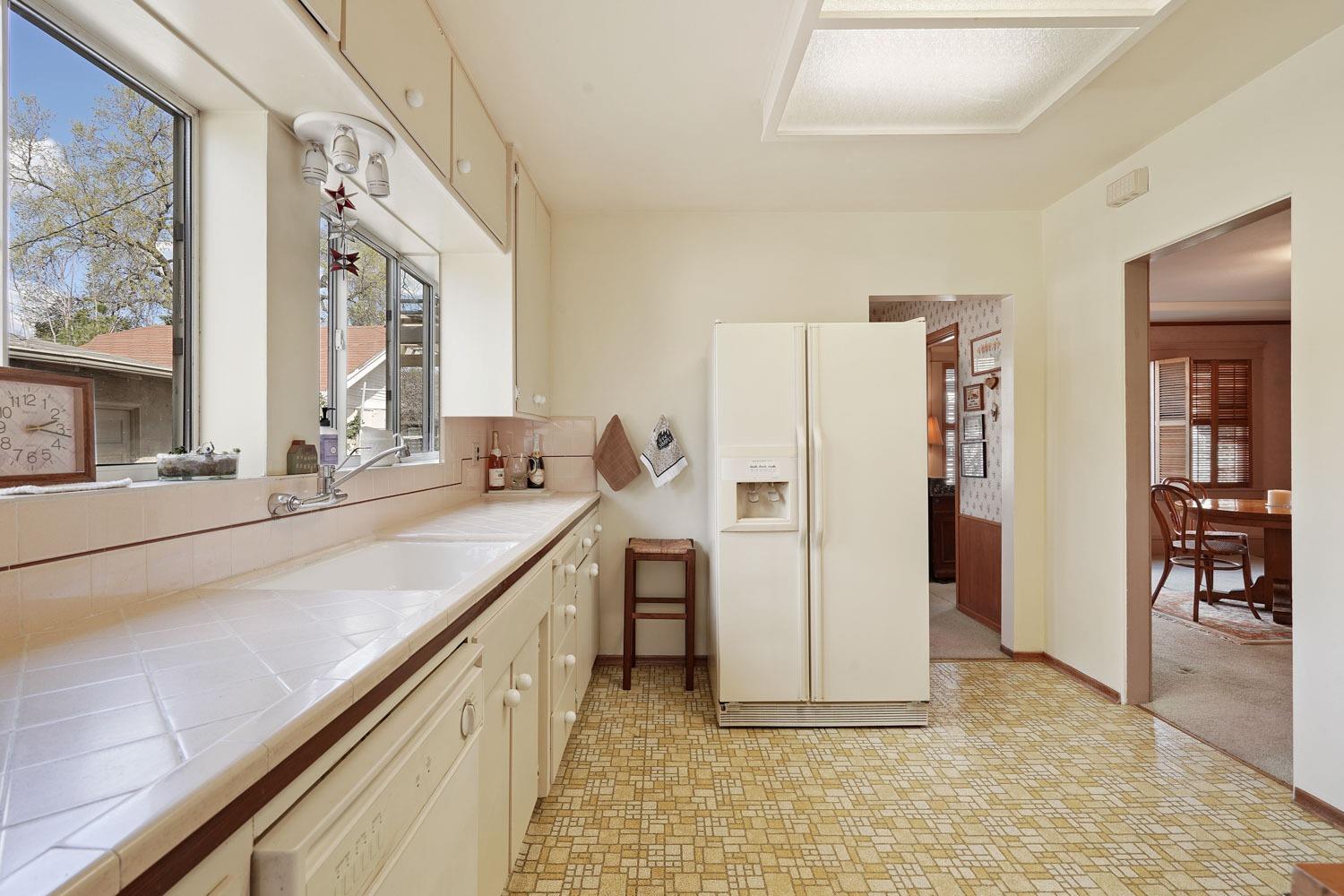 1145 W Magnolia Street