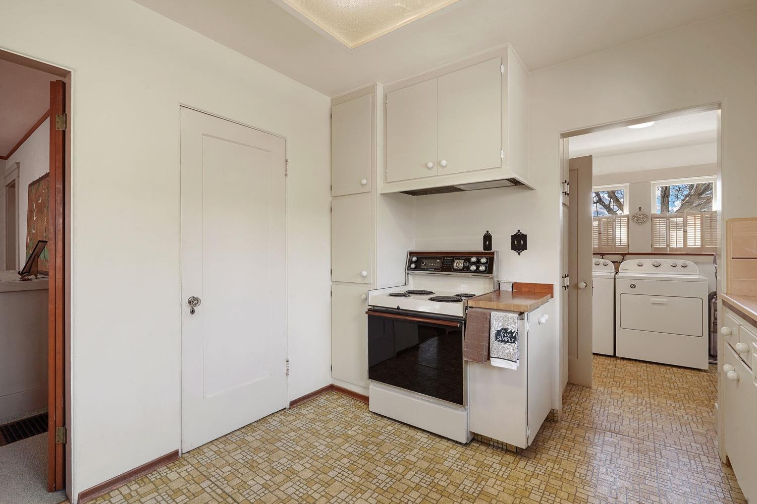 1145 W Magnolia Street