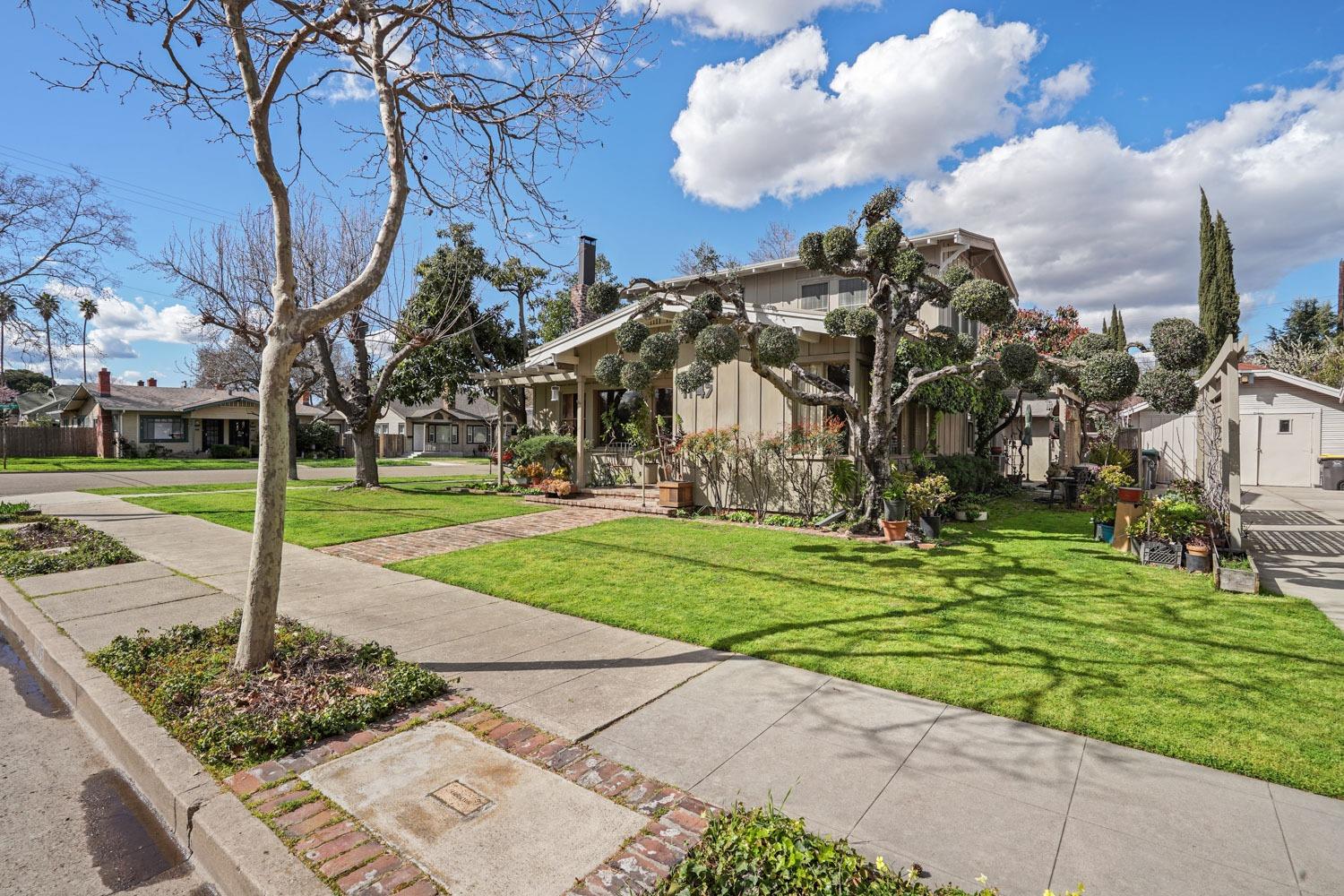 1145 W Magnolia Street