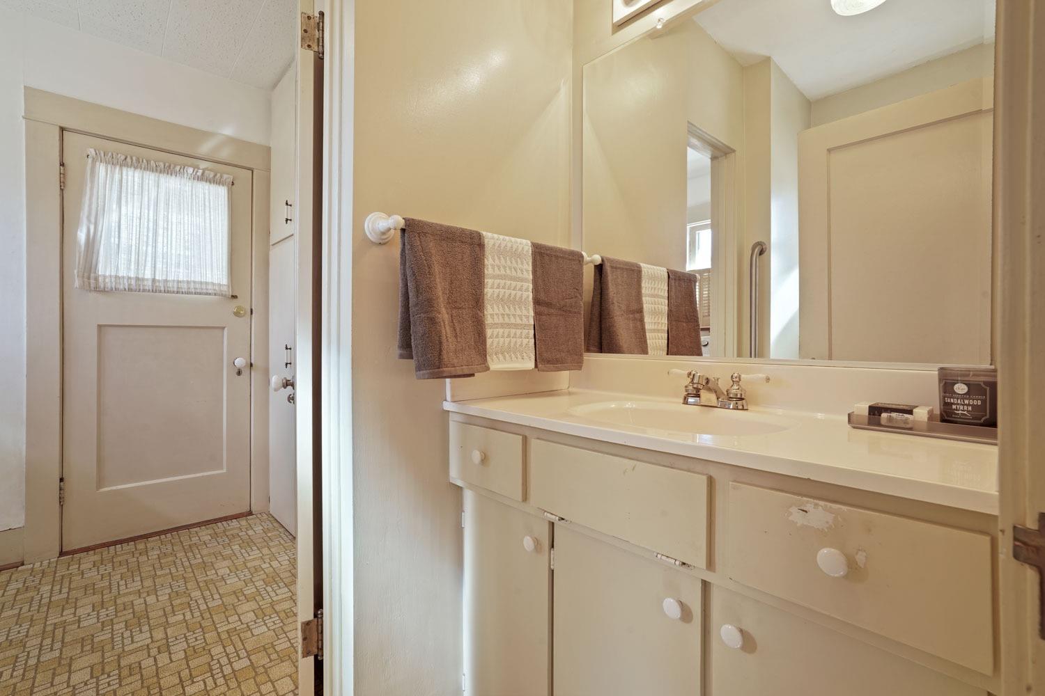 1145 W Magnolia Street