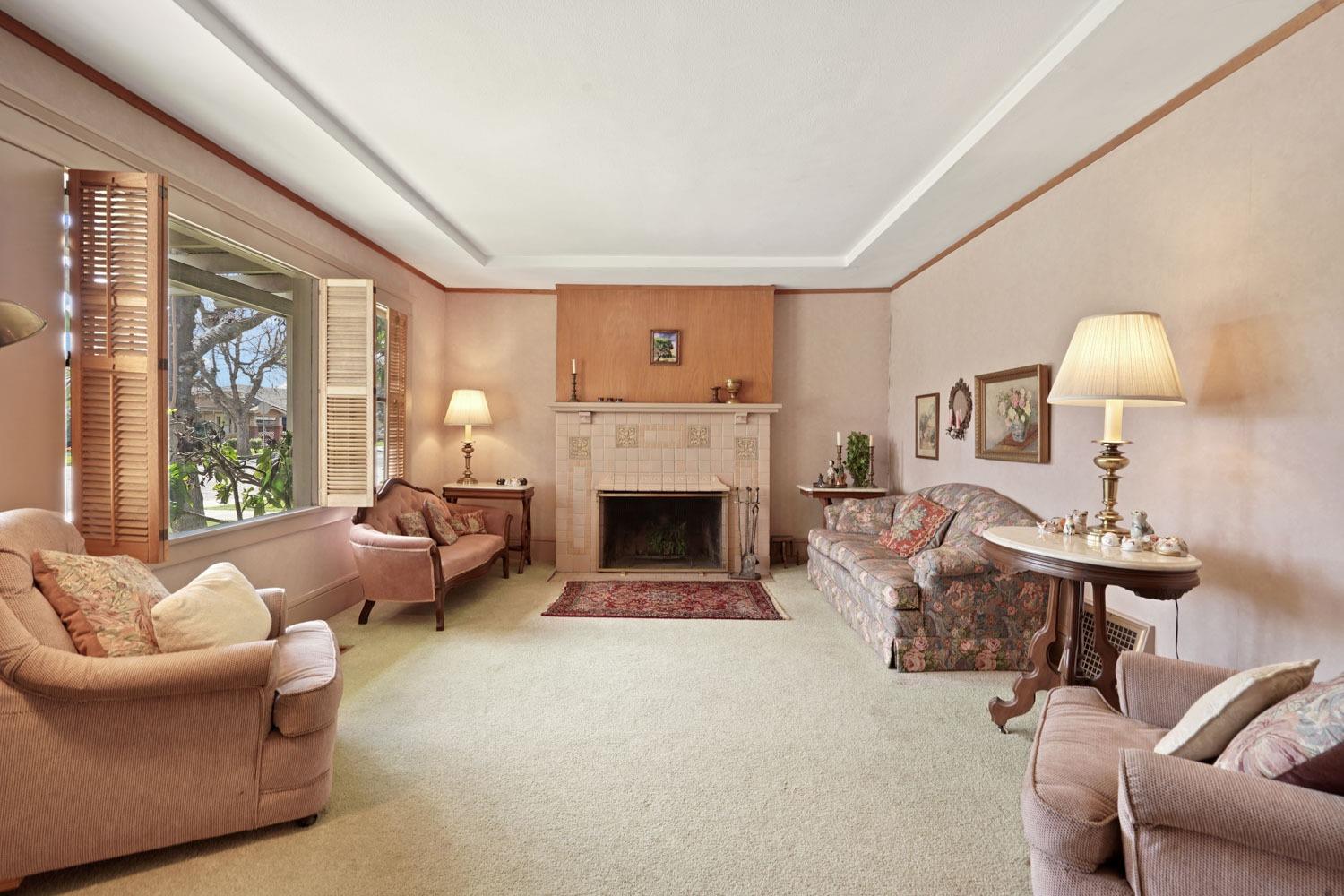 1145 W Magnolia Street