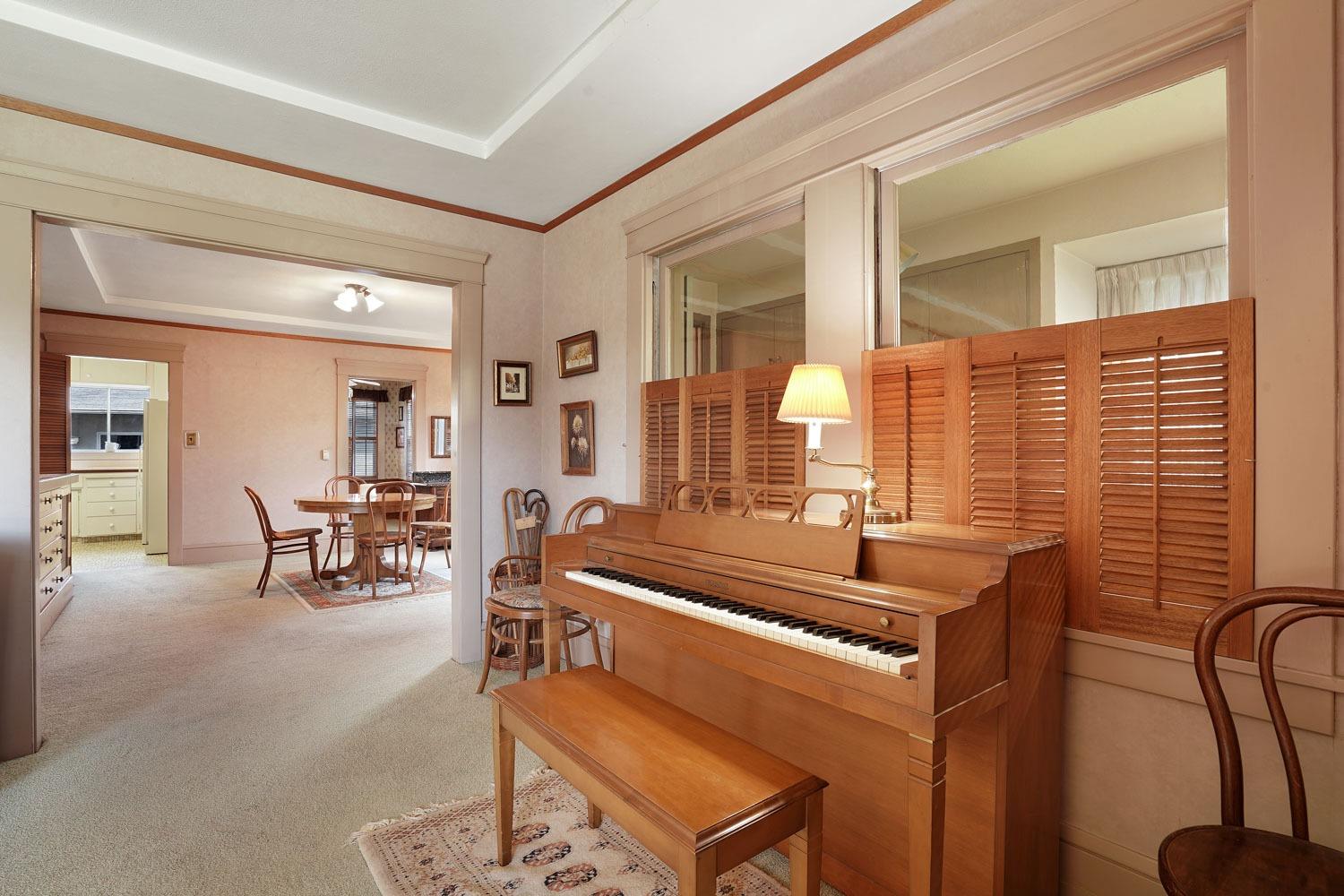 1145 W Magnolia Street