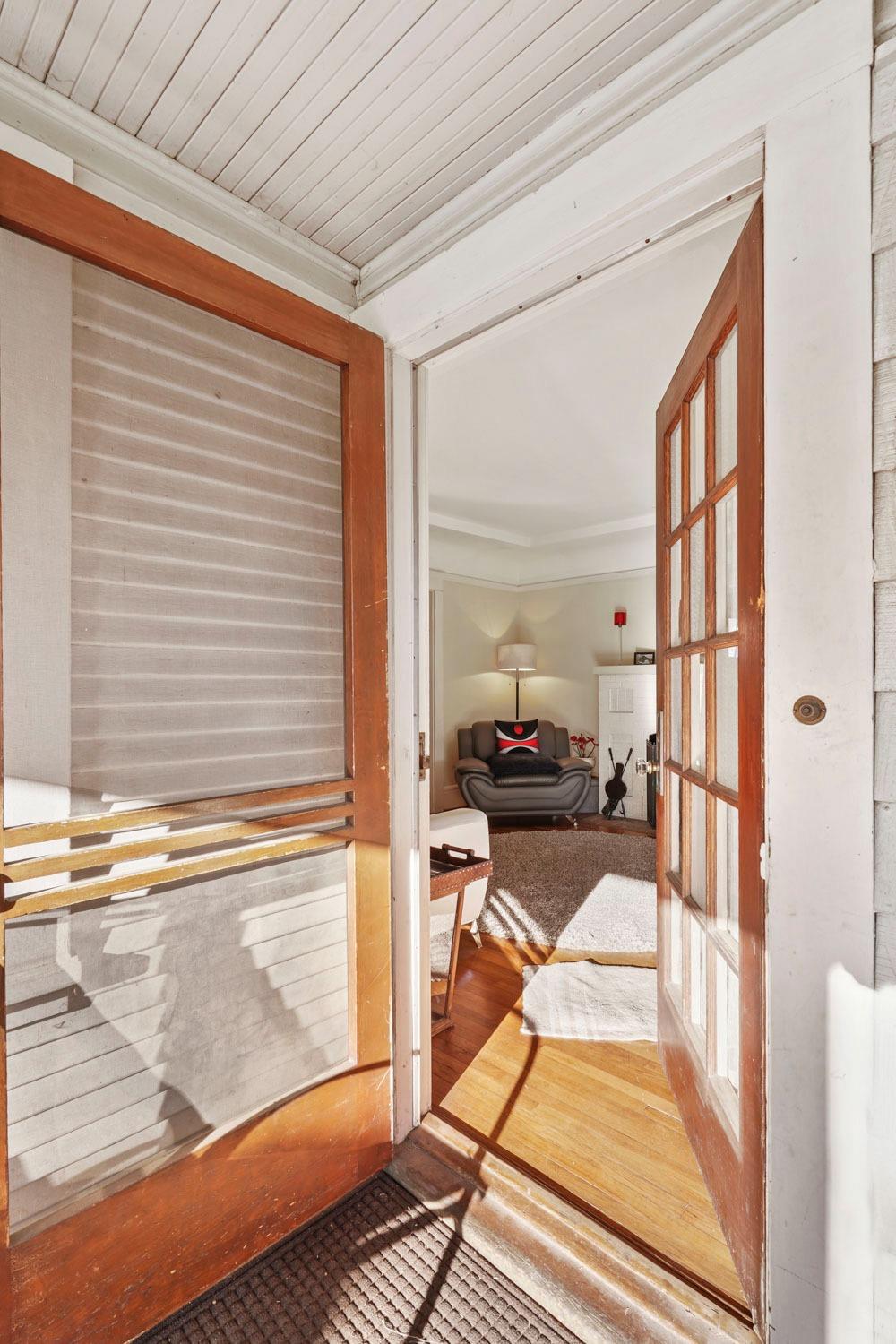 1141 W Magnolia Street