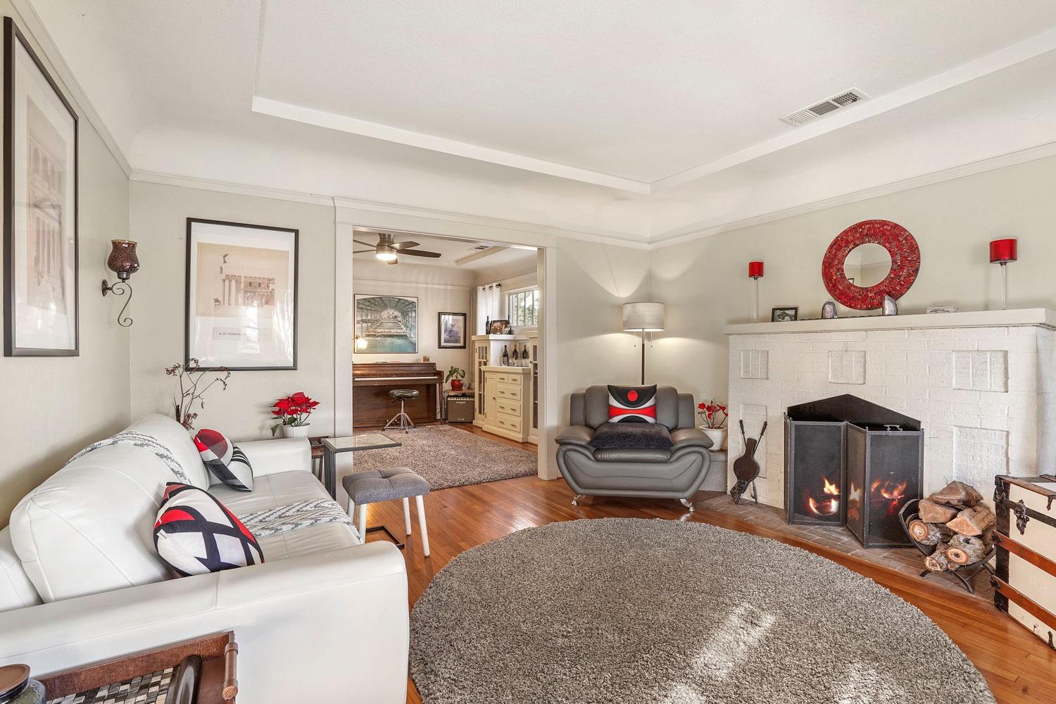 1141 W Magnolia Street