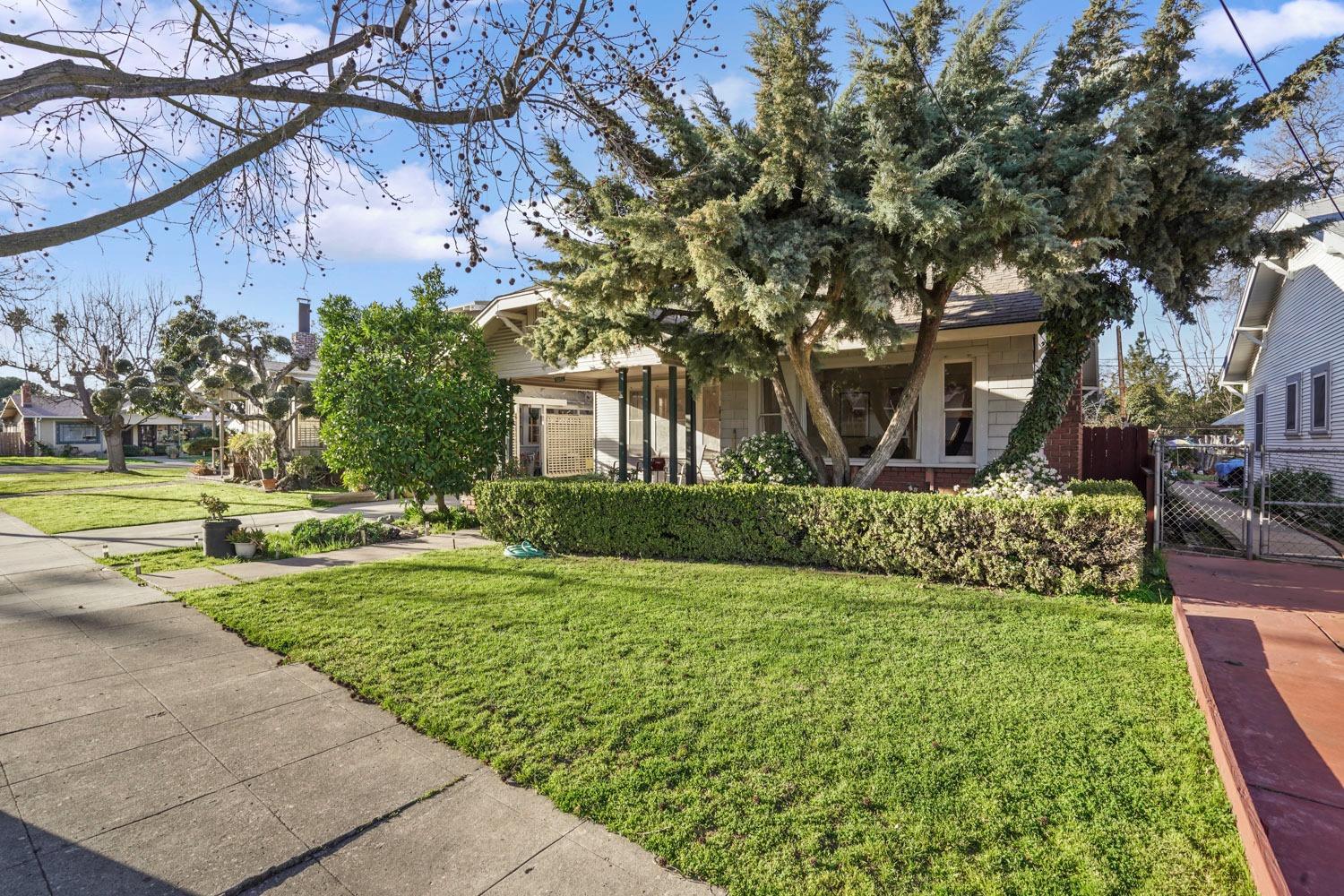 1141 W Magnolia Street