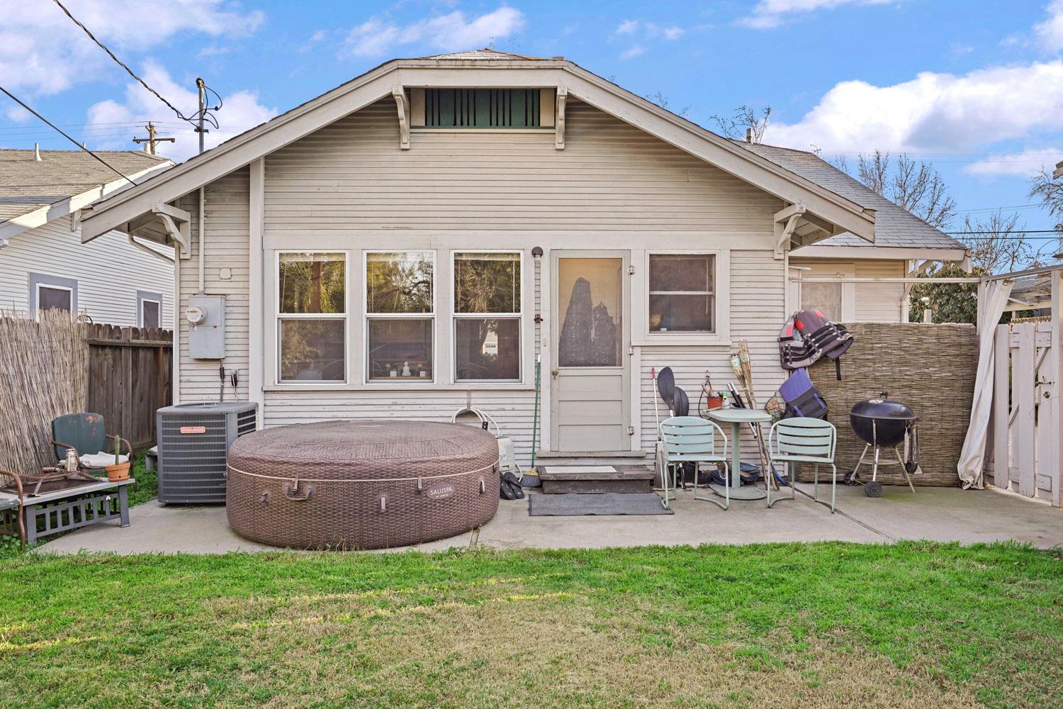 1141 W Magnolia Street