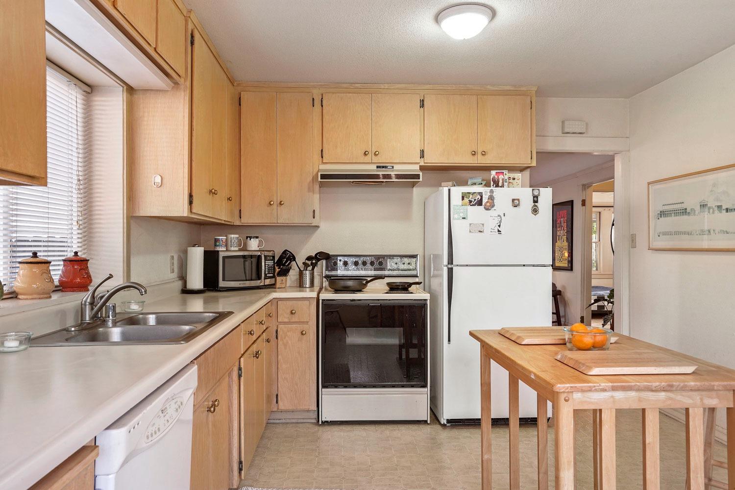 1141 W Magnolia Street