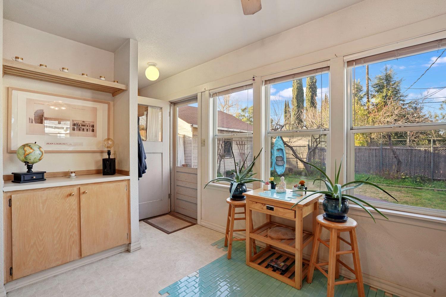 1141 W Magnolia Street