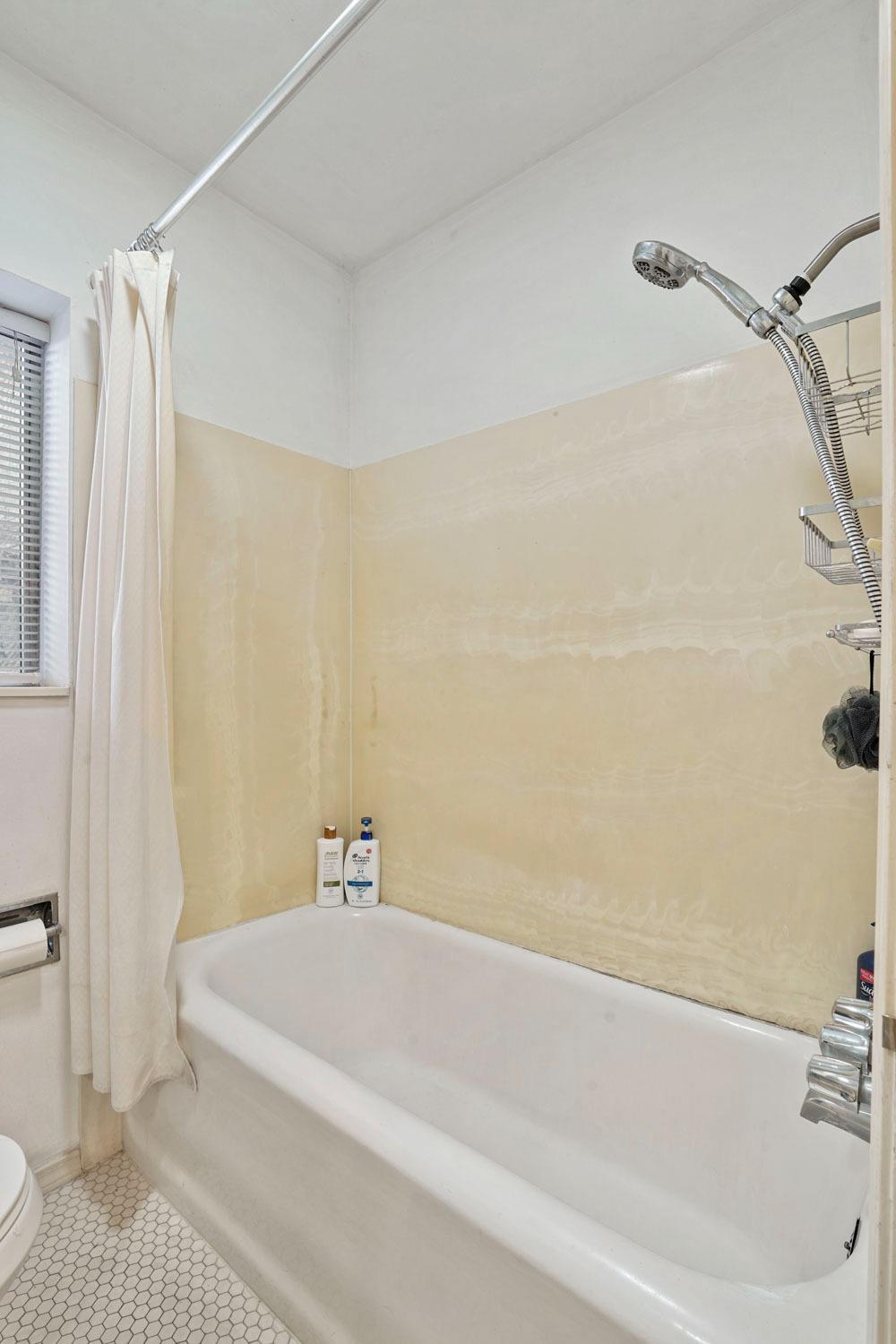 1141 W Magnolia Street