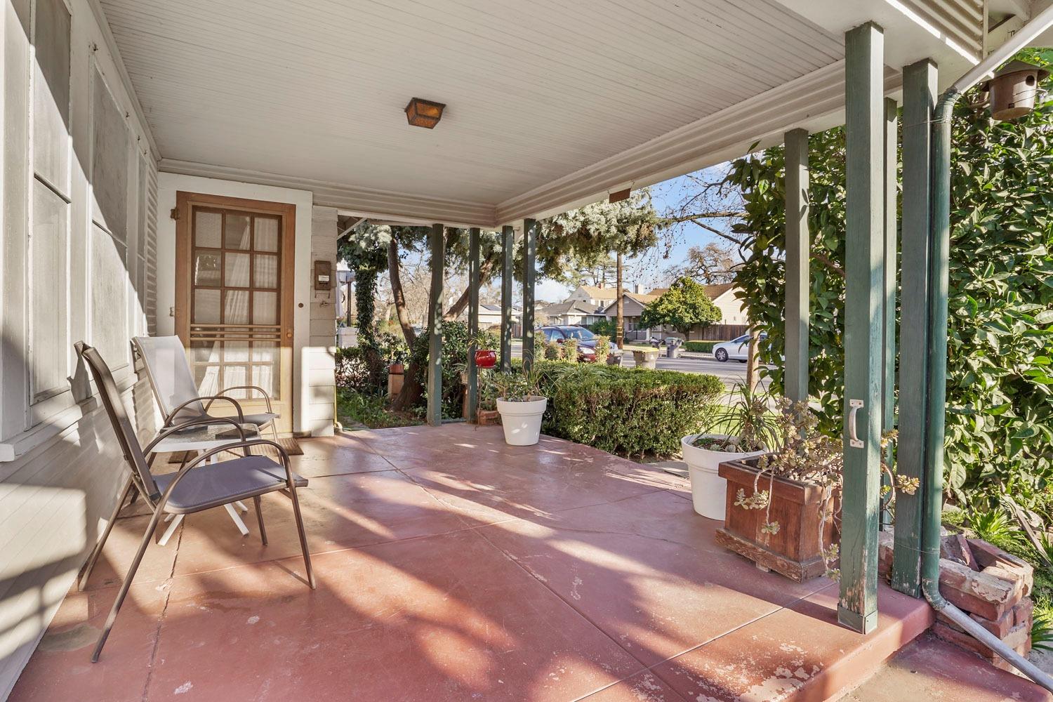 1141 W Magnolia Street