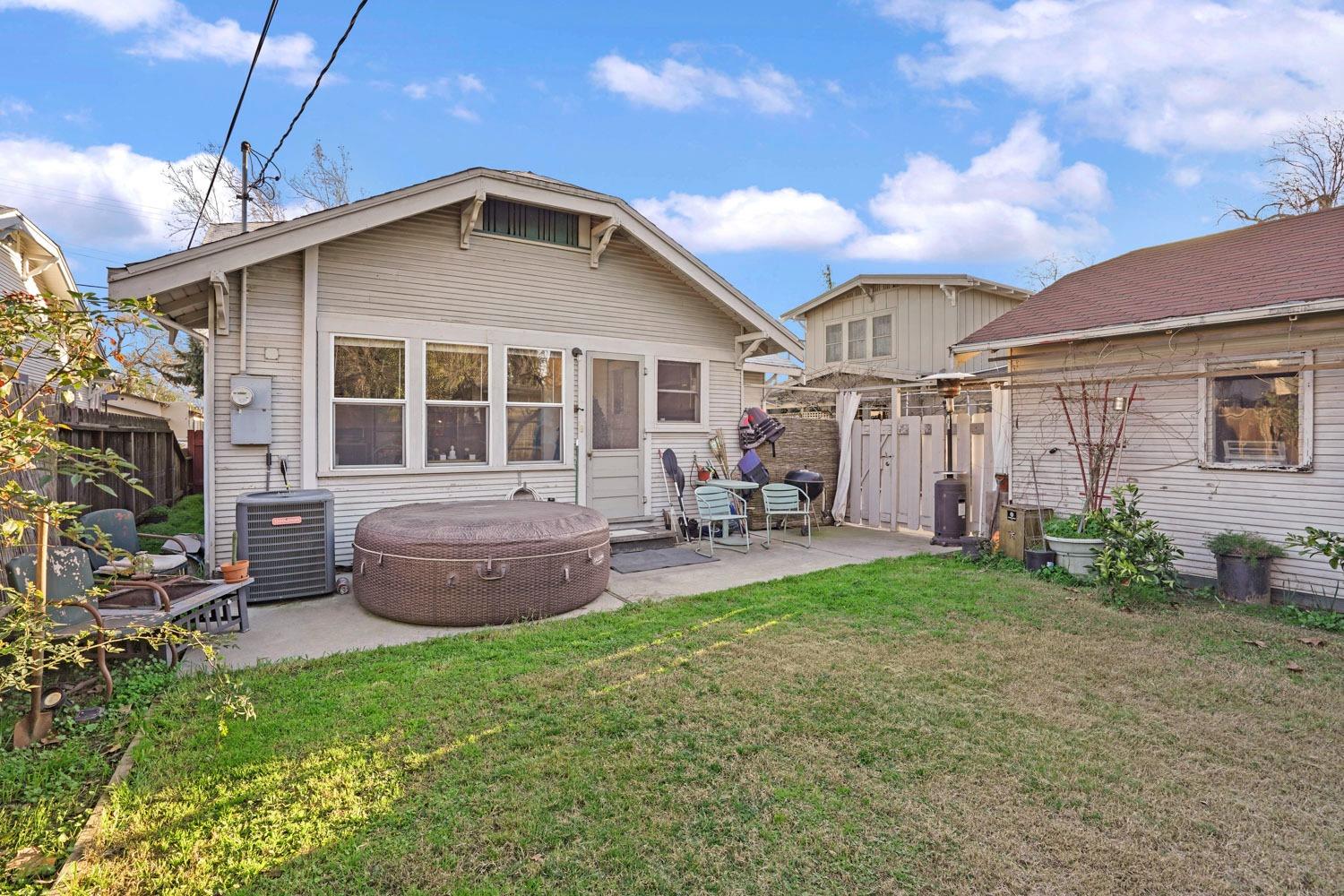 1141 W Magnolia Street