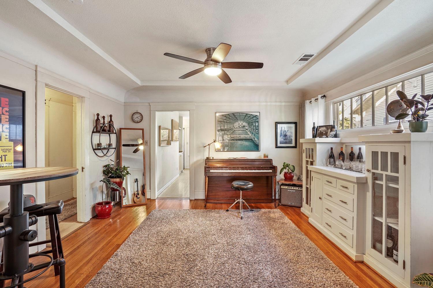 1141 W Magnolia Street