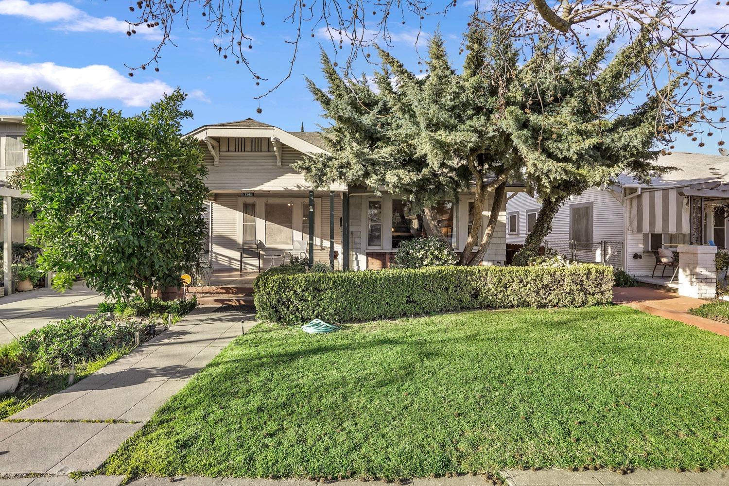 1141 W Magnolia Street