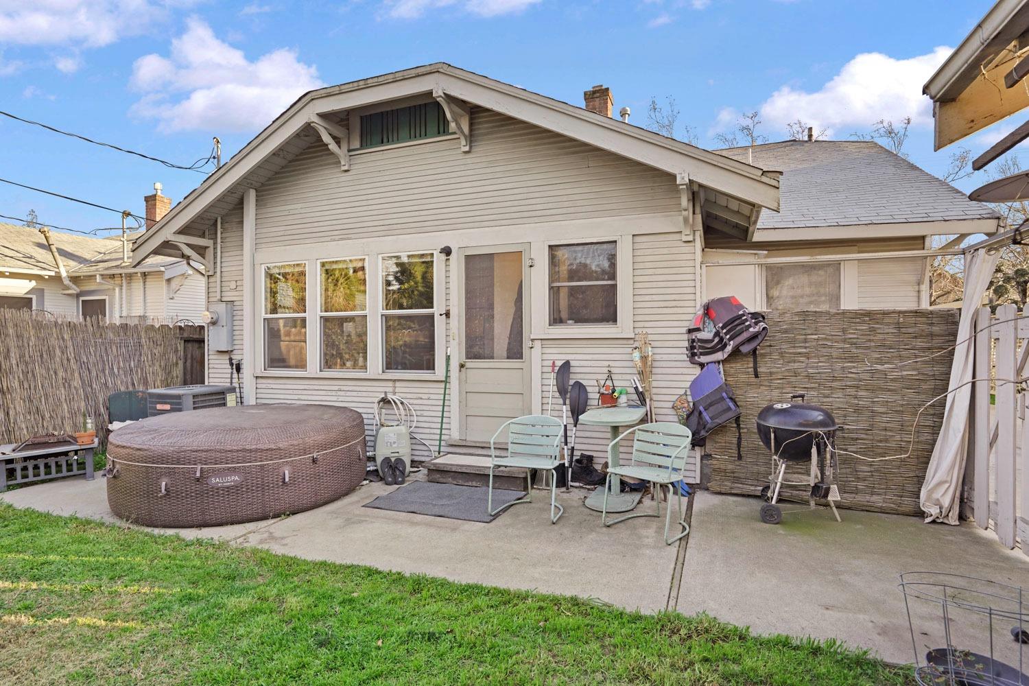 1141 W Magnolia Street