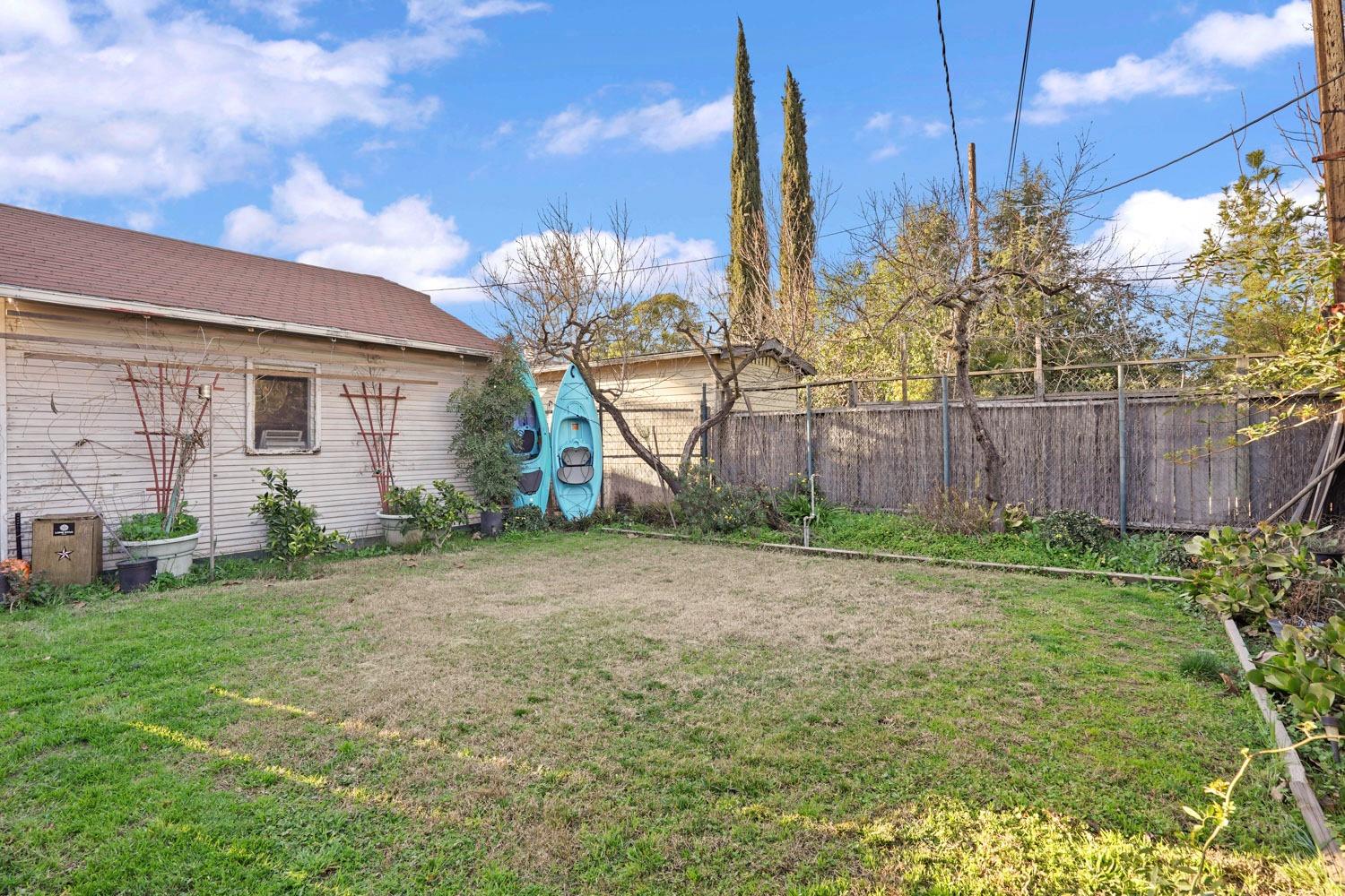 1141 W Magnolia Street