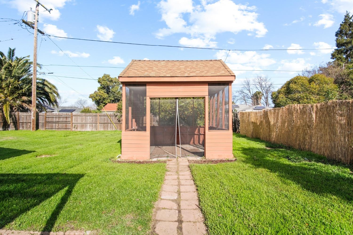 2351 W Euclid Avenue