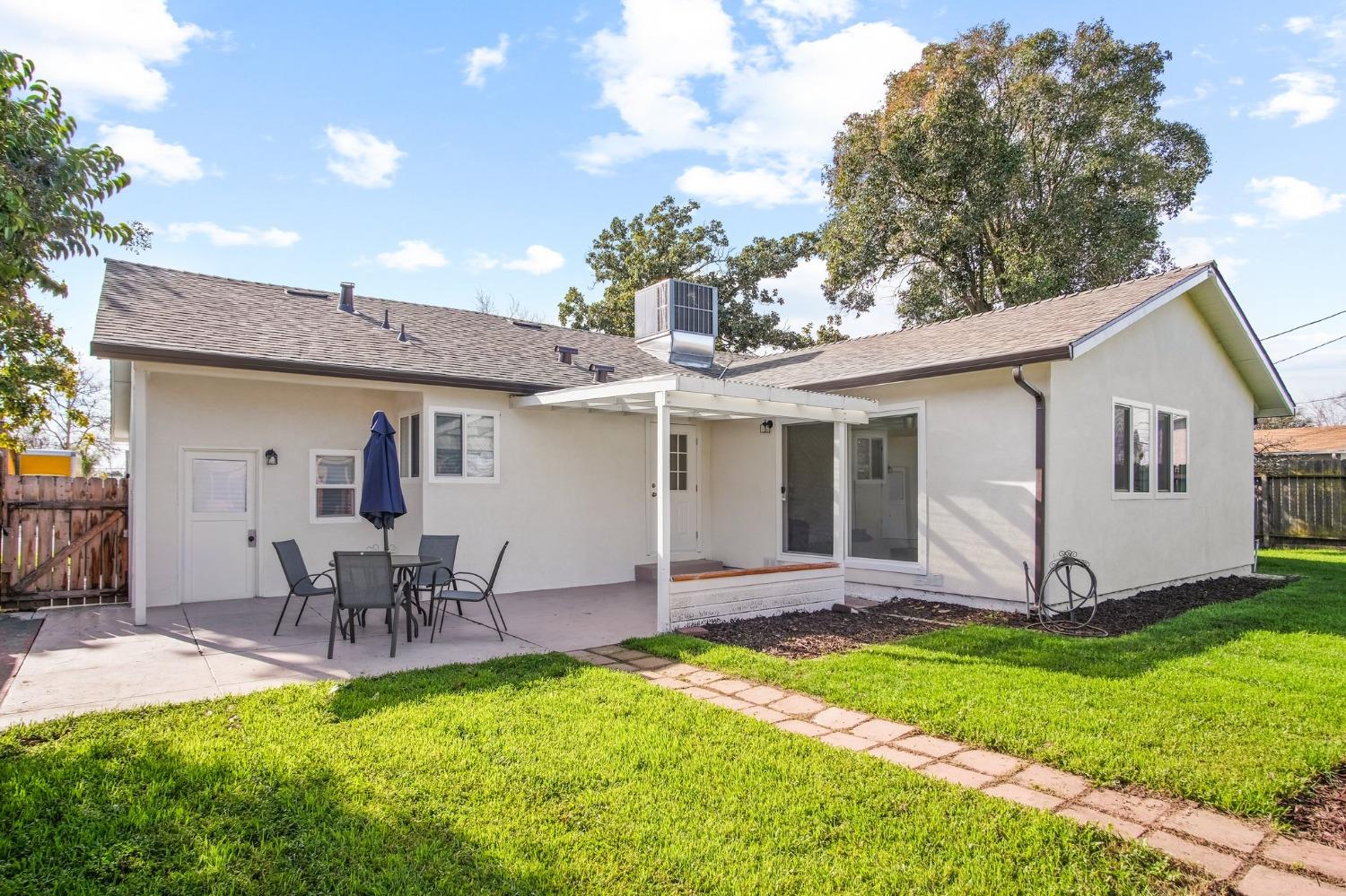 2351 W Euclid Avenue