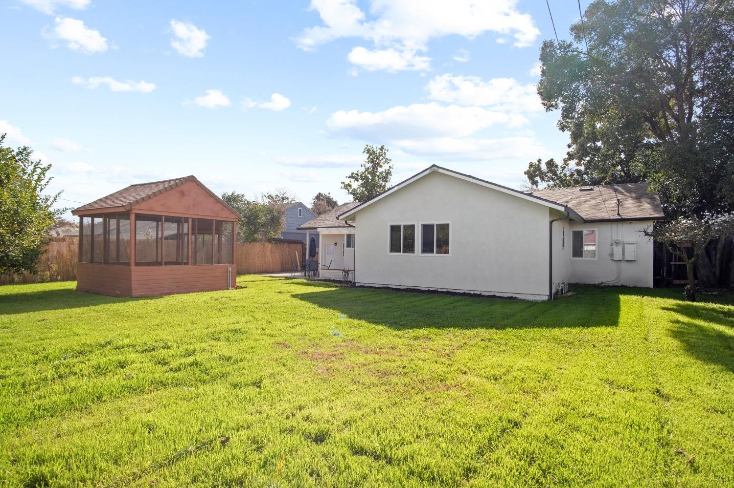 2351 W Euclid Avenue