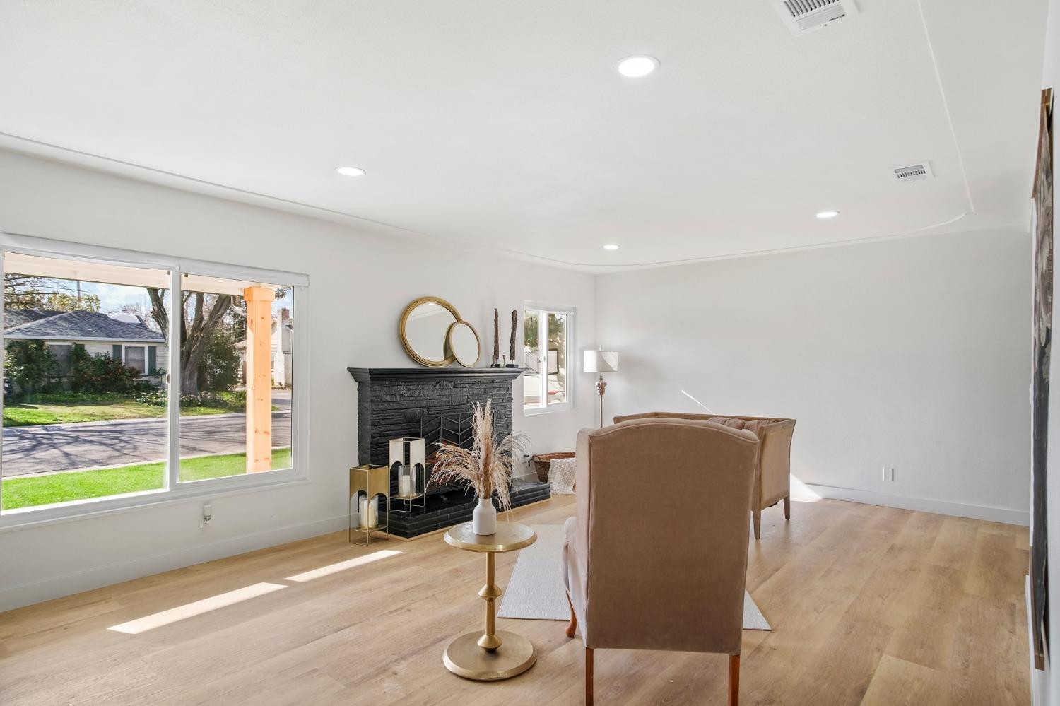 2351 W Euclid Avenue