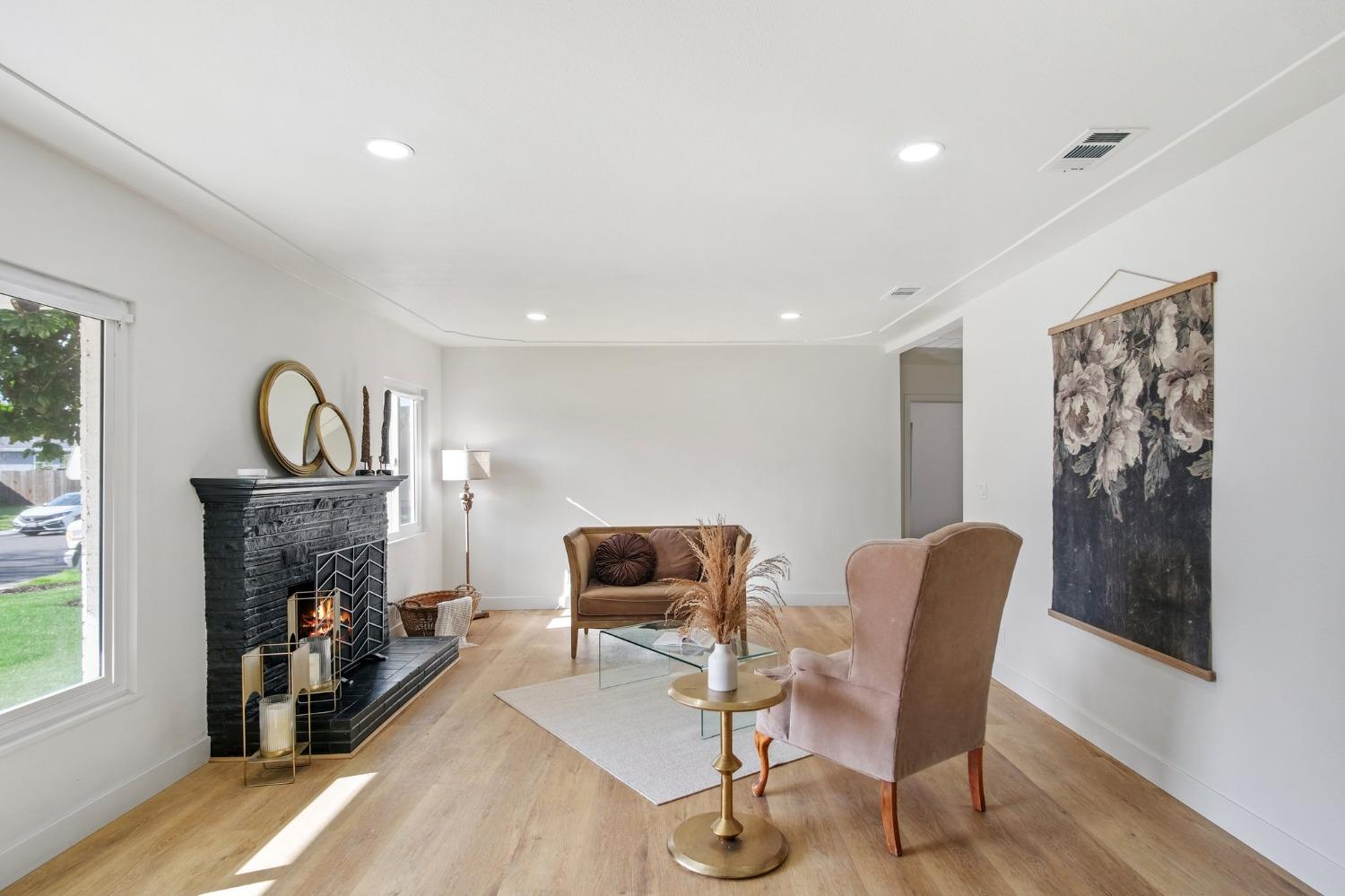 2351 W Euclid Avenue