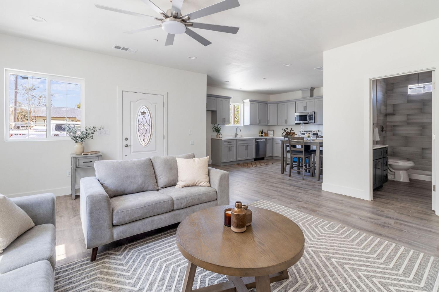 1444 Chronicle Avenue