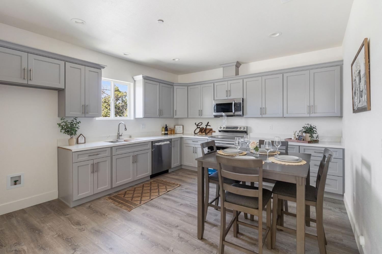 1444 Chronicle Avenue