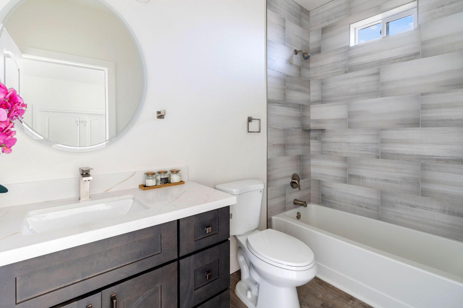 1444 Chronicle Avenue