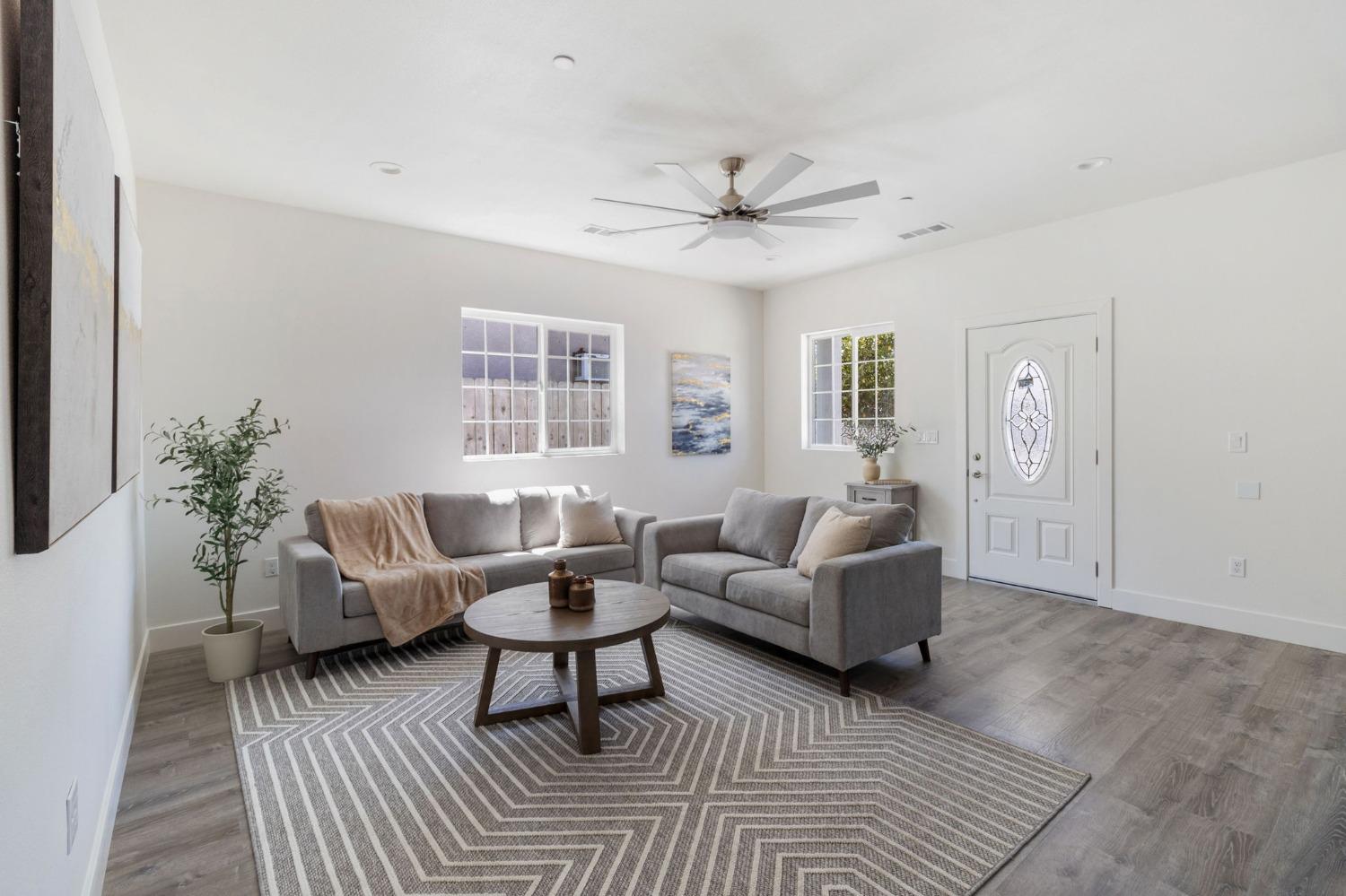 1444 Chronicle Avenue