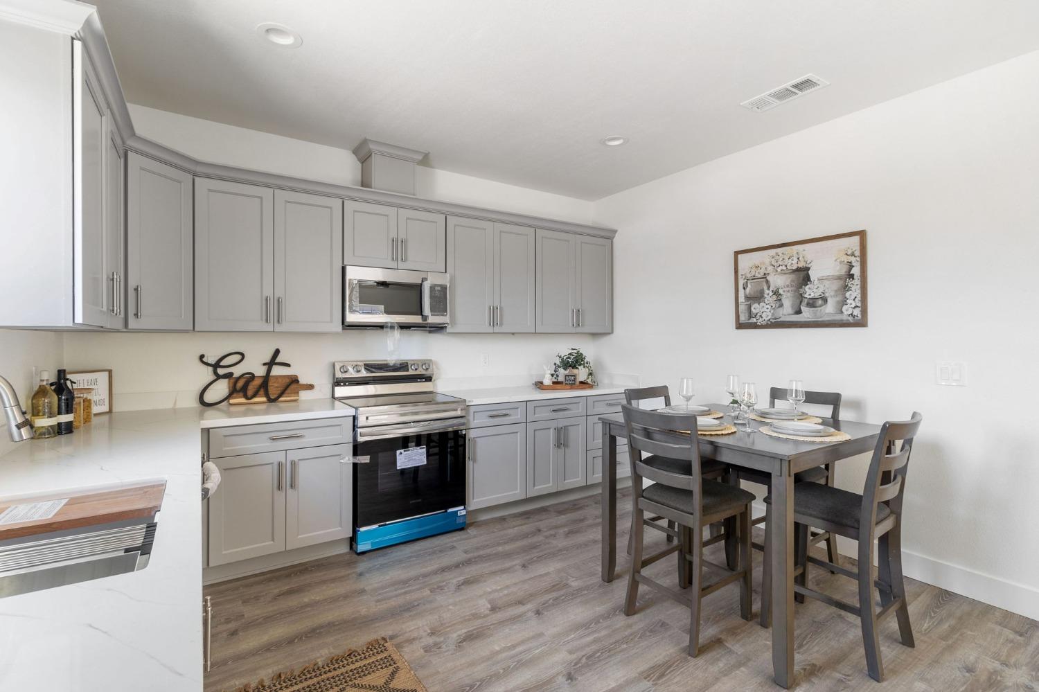 1444 Chronicle Avenue