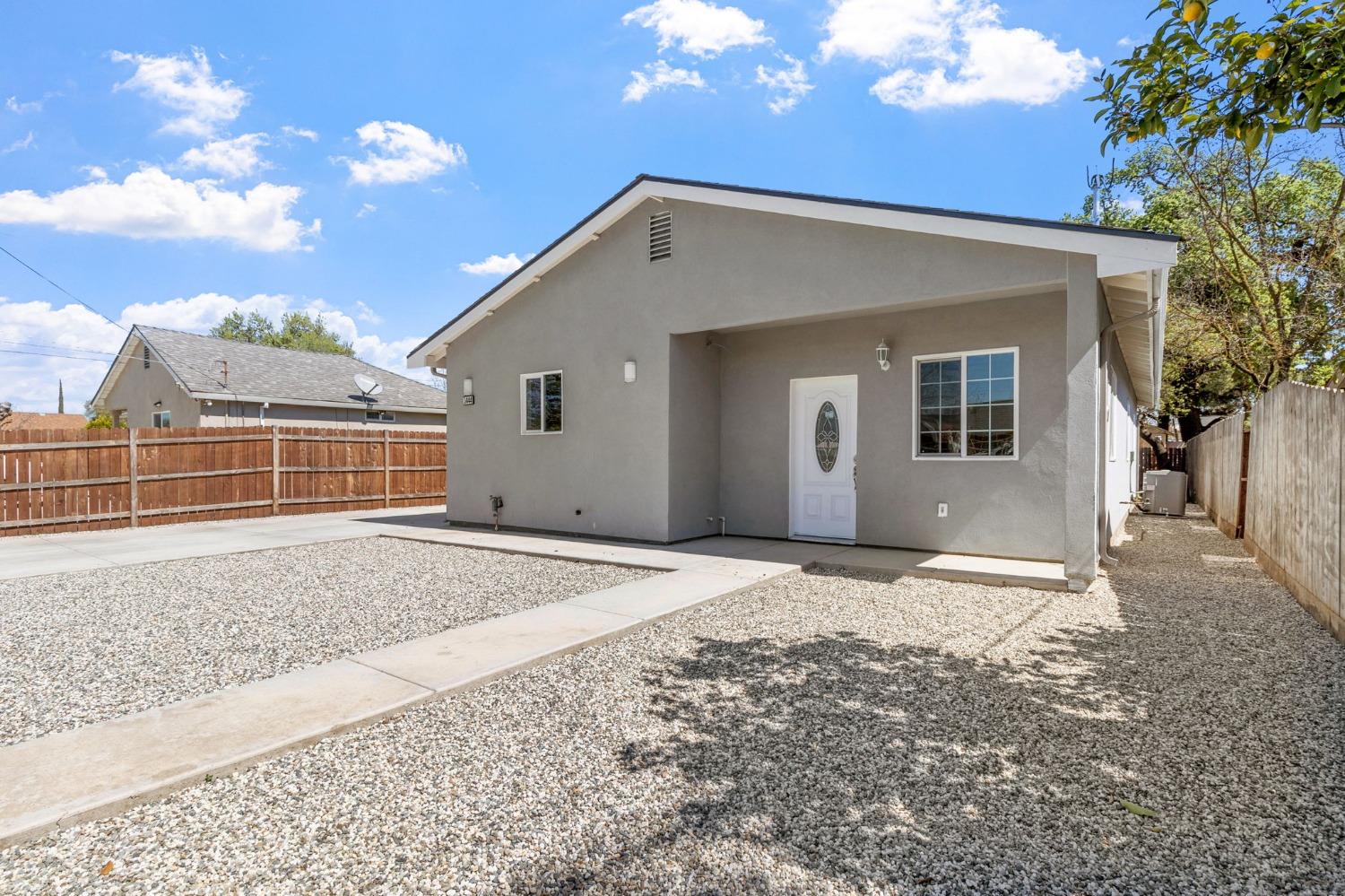 1444 Chronicle Avenue