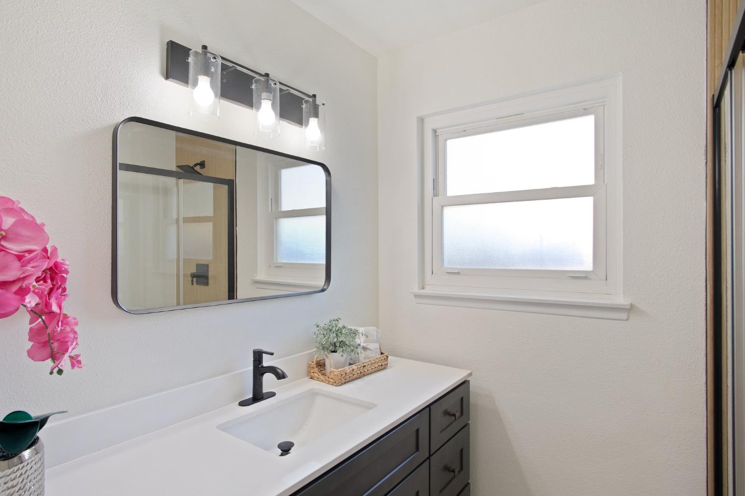 635 W Los Felis Avenue