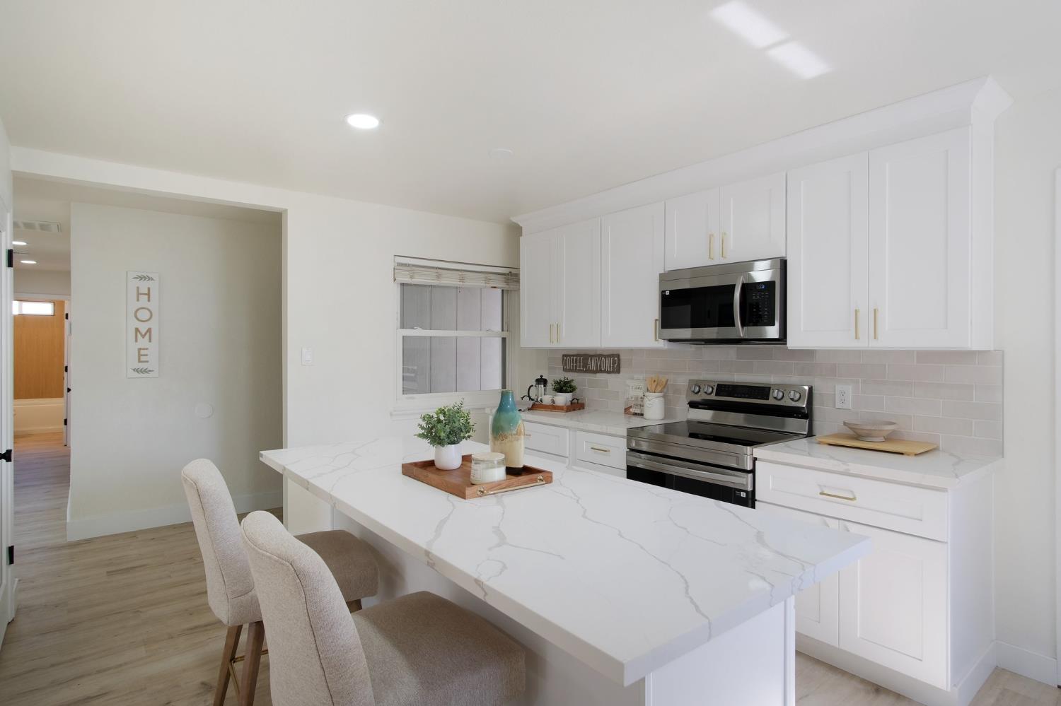 635 W Los Felis Avenue