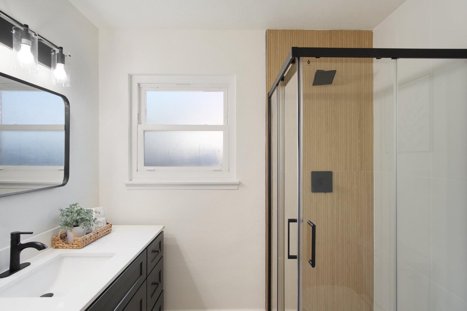 635 W Los Felis Avenue