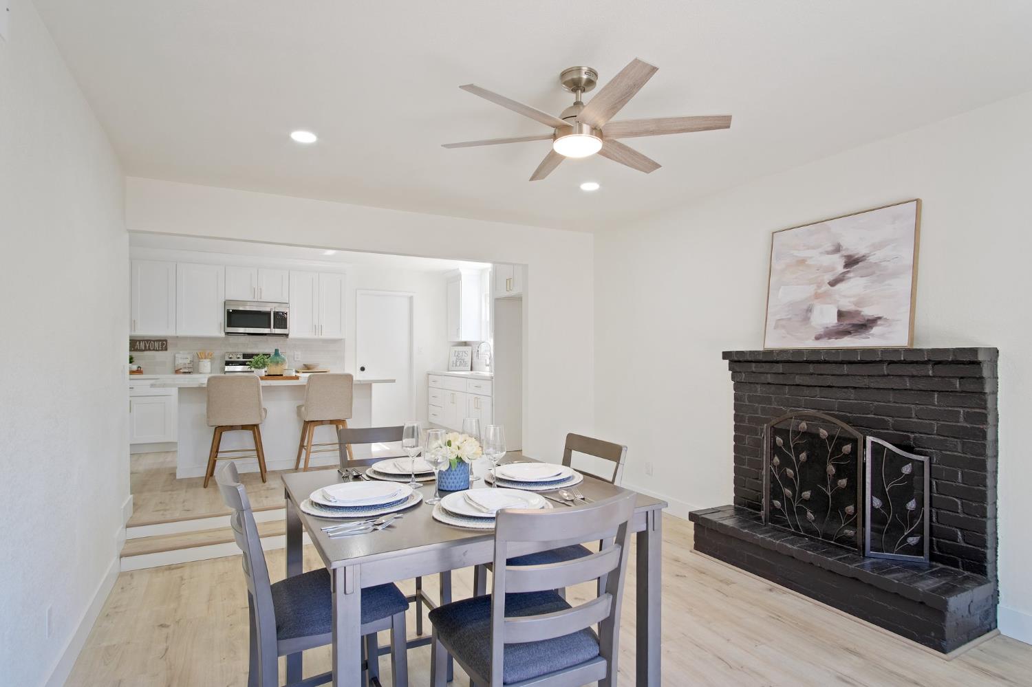 635 W Los Felis Avenue