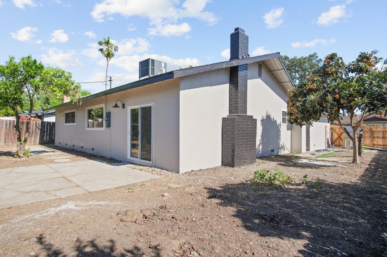 635 W Los Felis Avenue