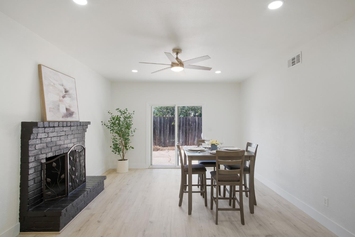 635 W Los Felis Avenue