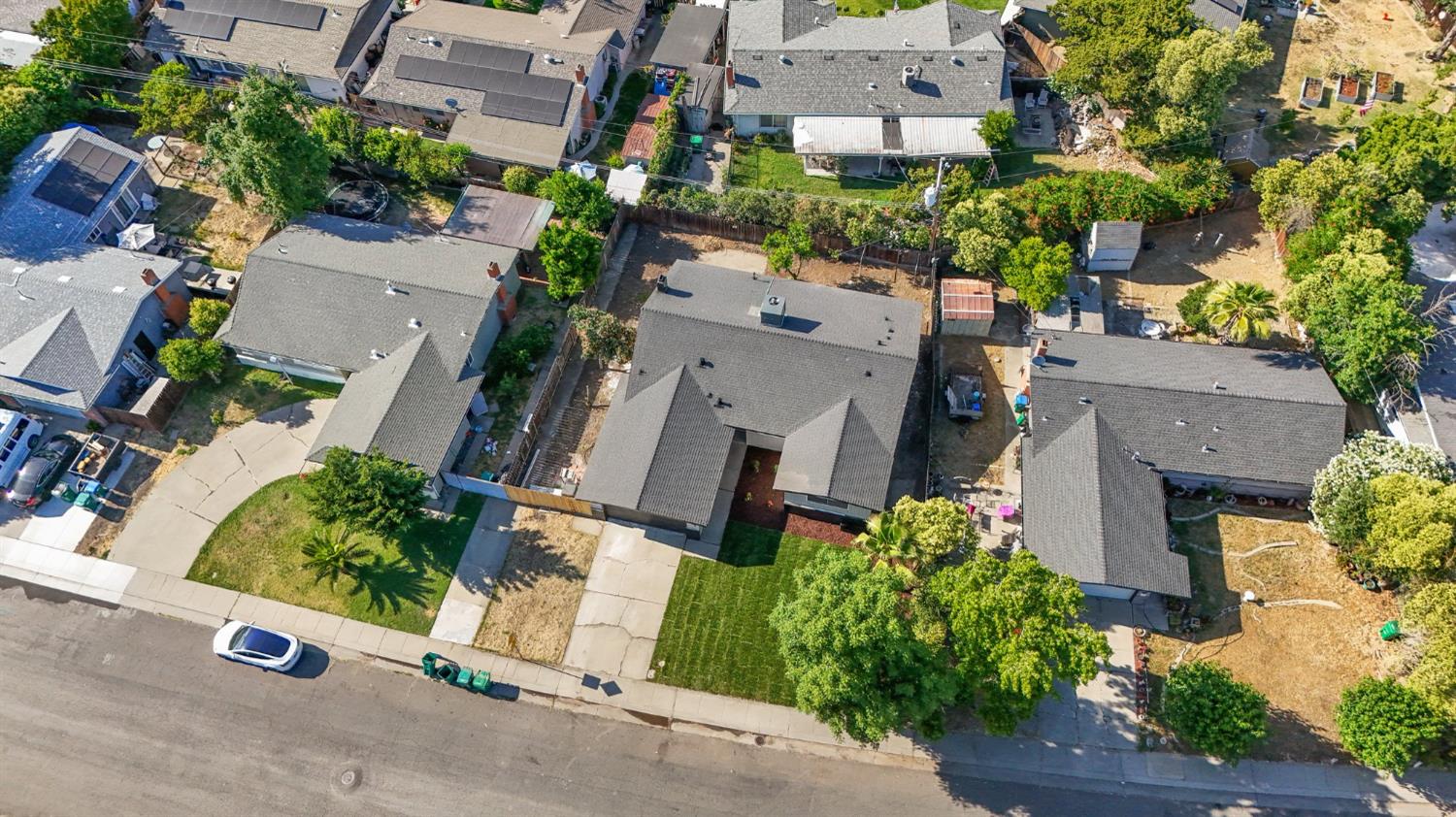 635 W Los Felis Avenue