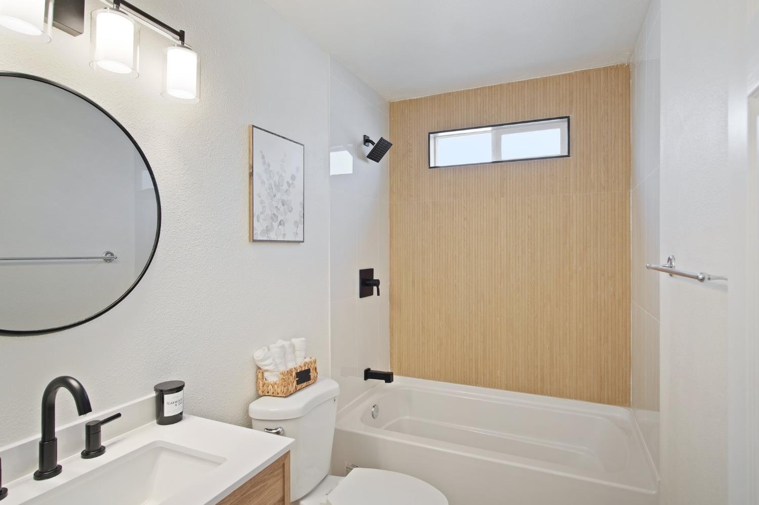 635 W Los Felis Avenue