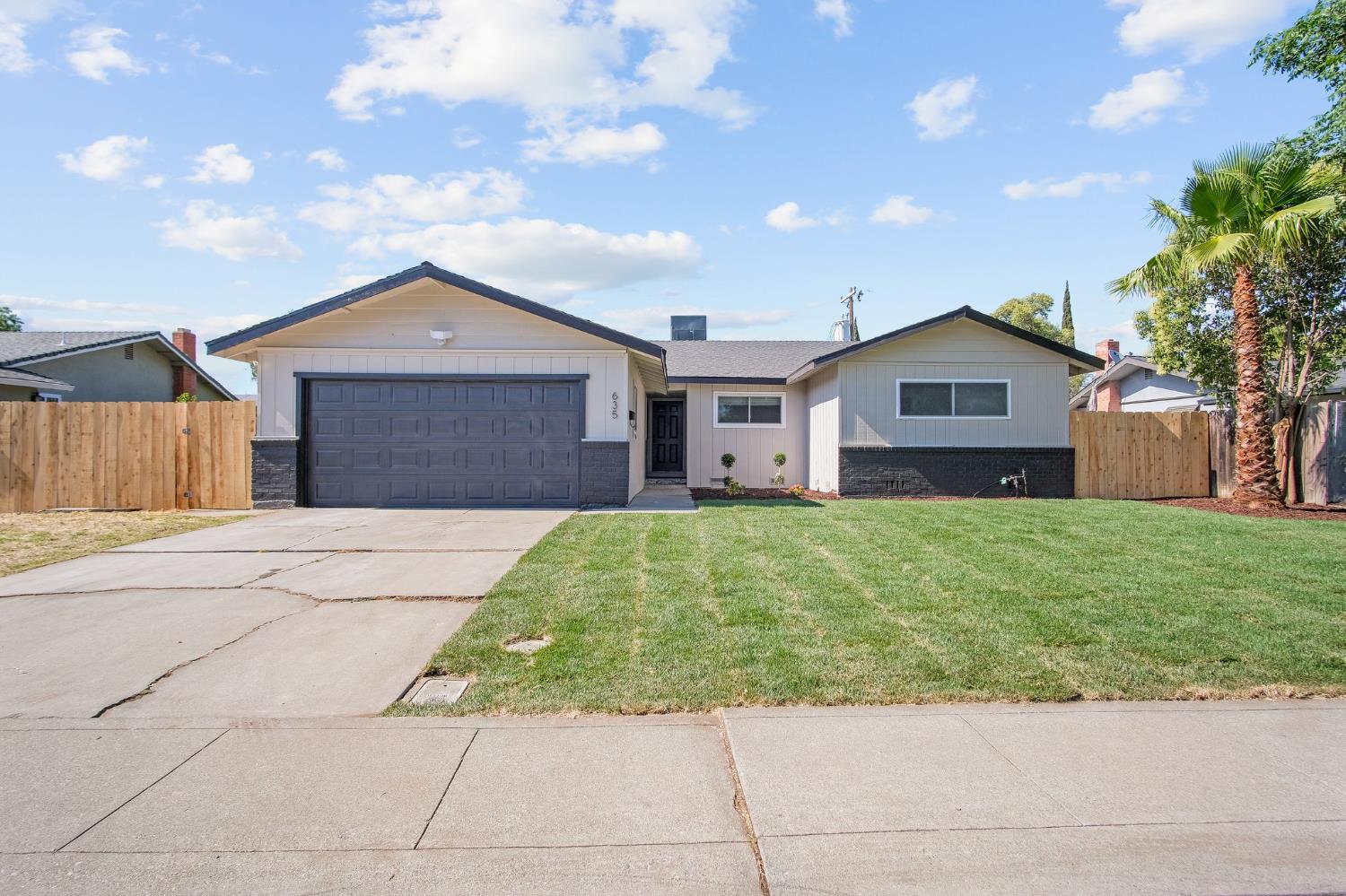 635 W Los Felis Avenue