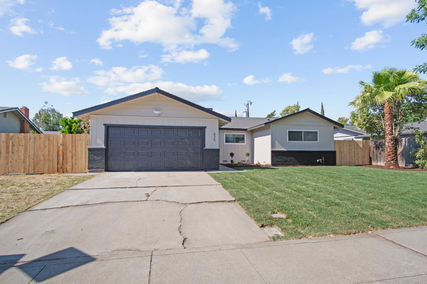 635 W Los Felis Avenue