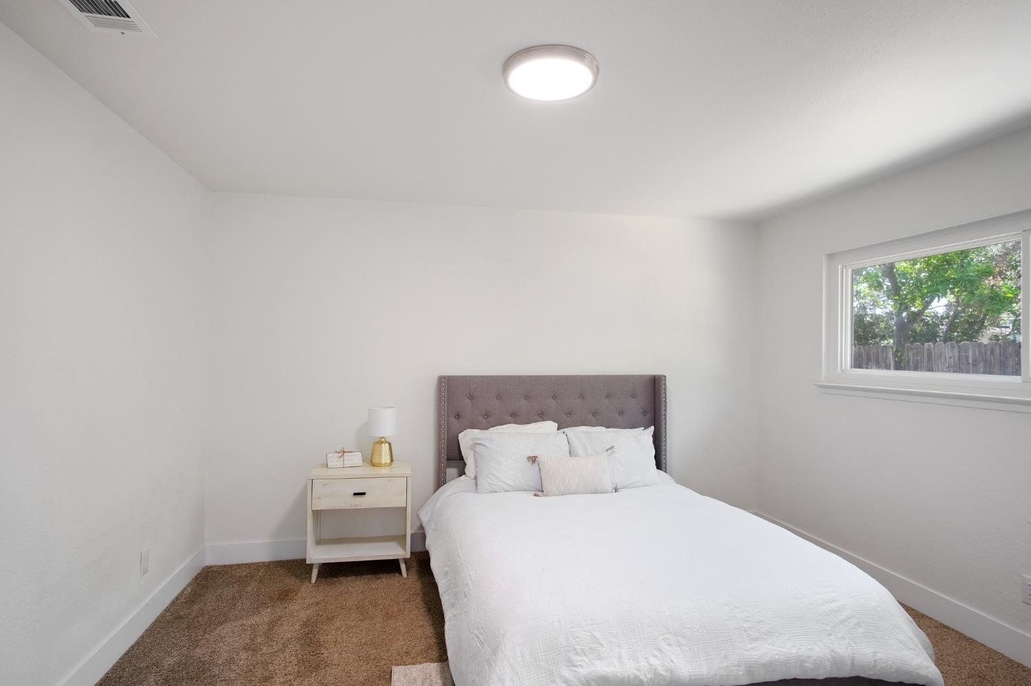 635 W Los Felis Avenue