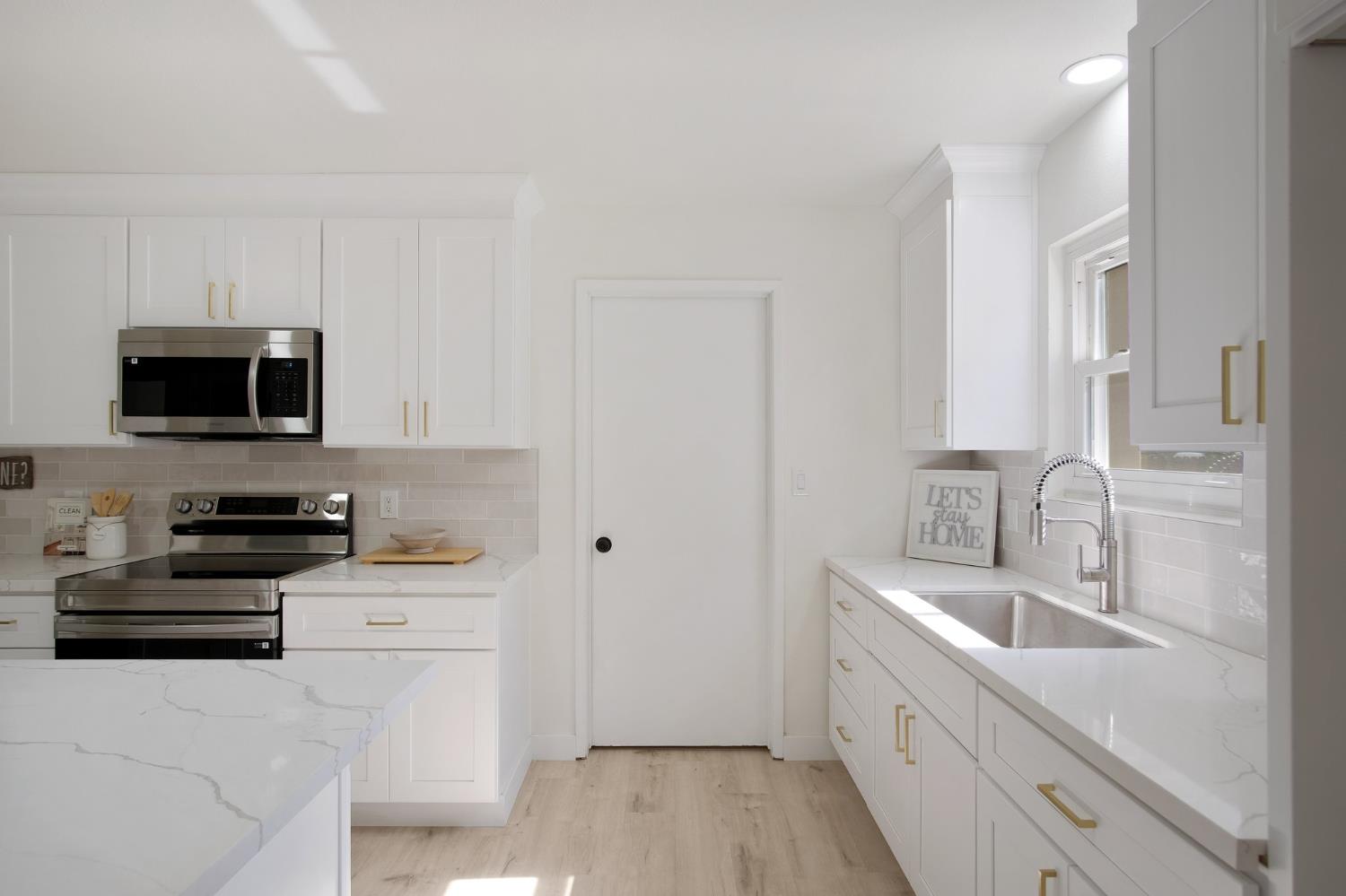 635 W Los Felis Avenue