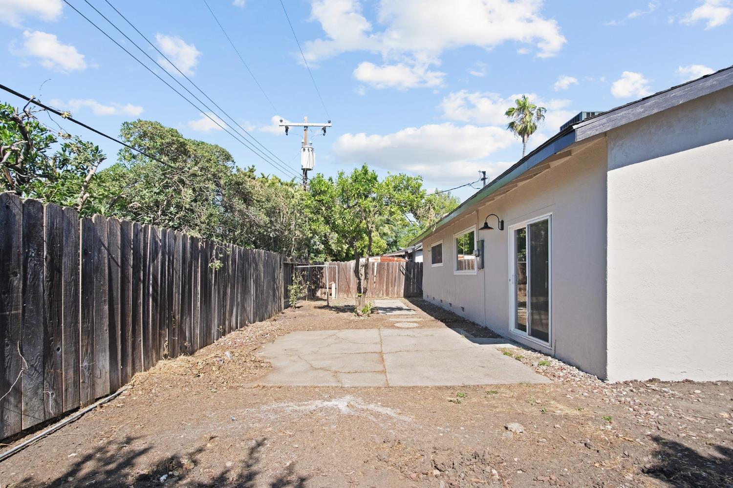 635 W Los Felis Avenue