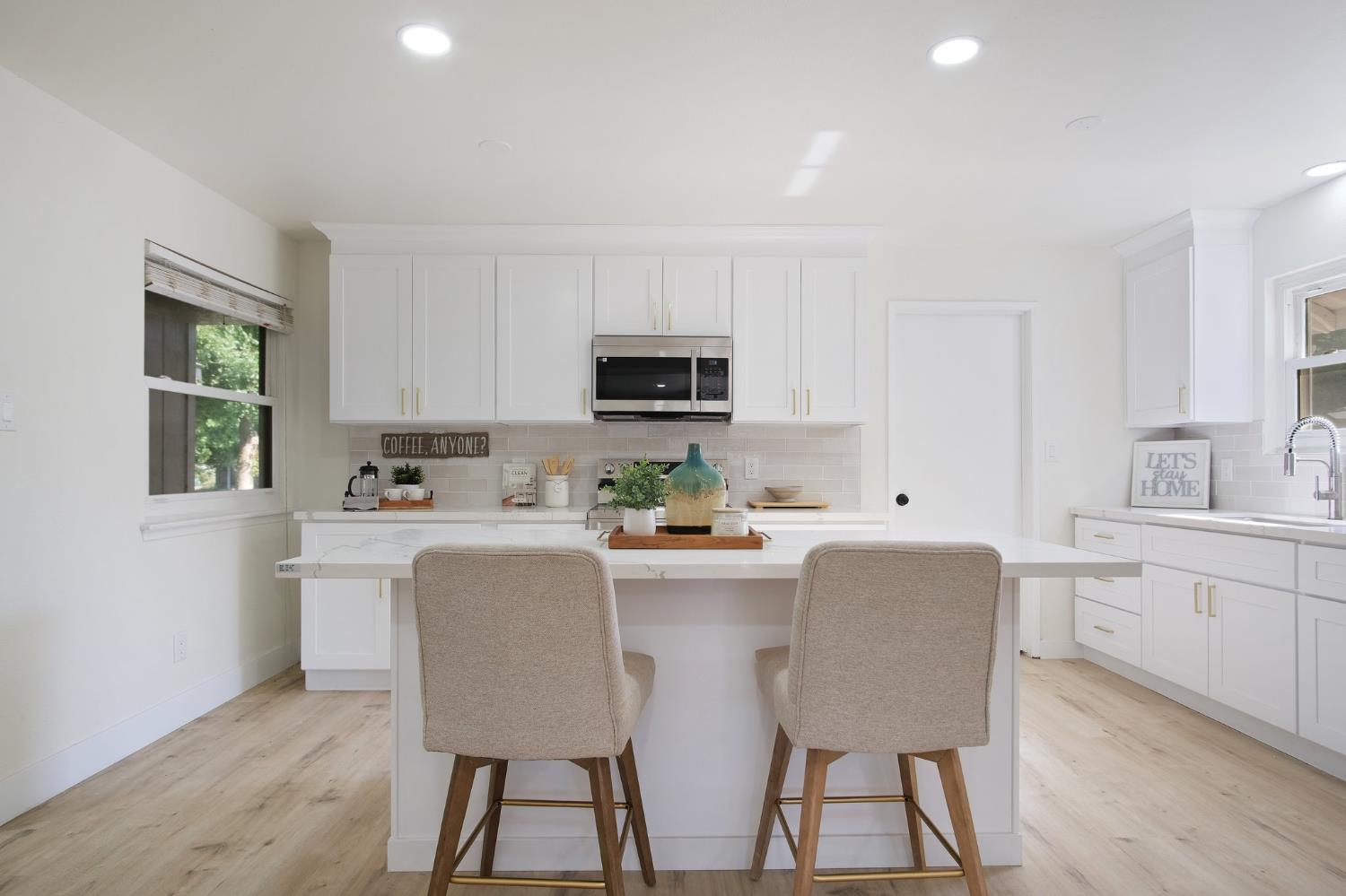 635 W Los Felis Avenue