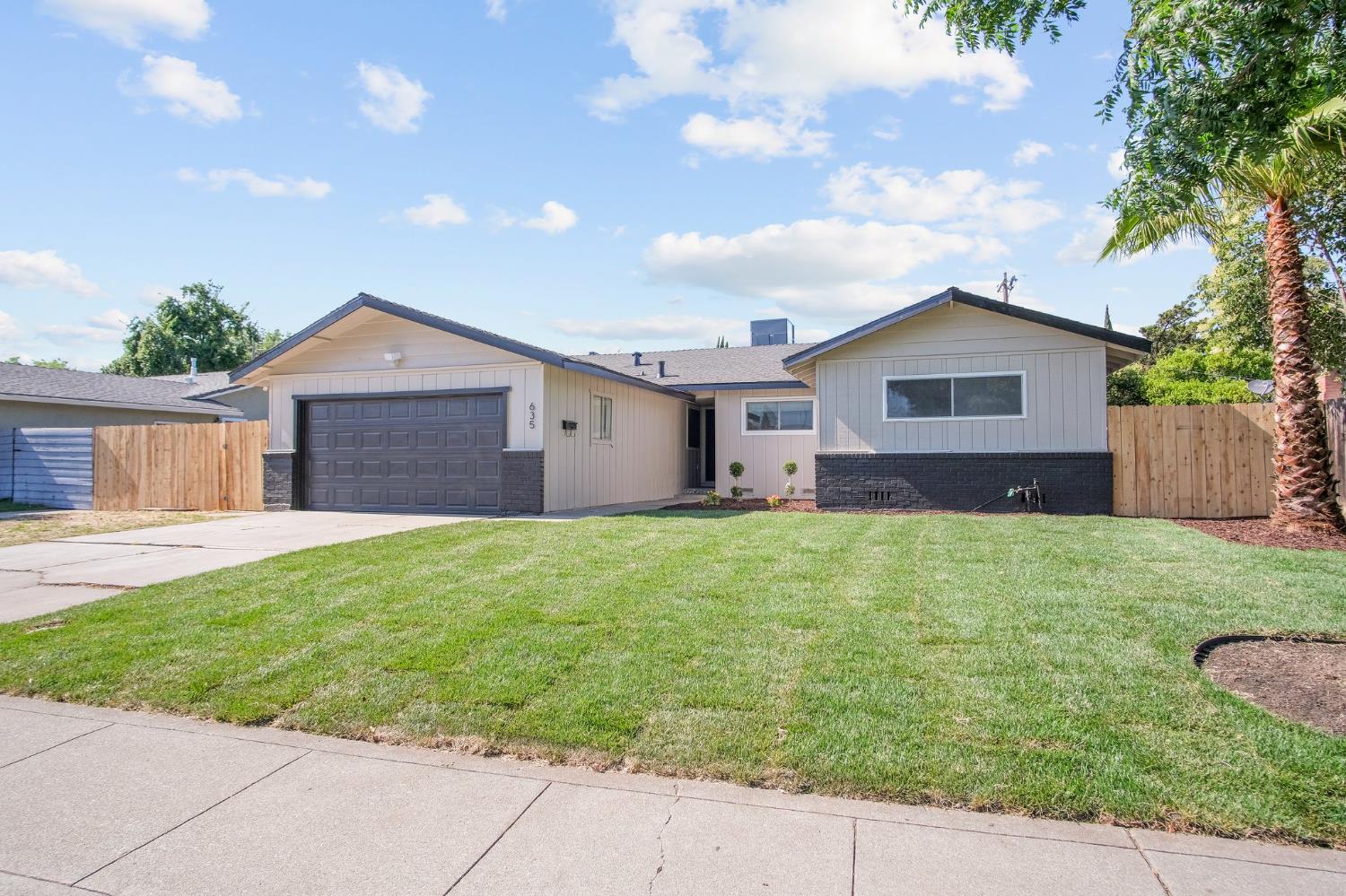 635 W Los Felis Avenue