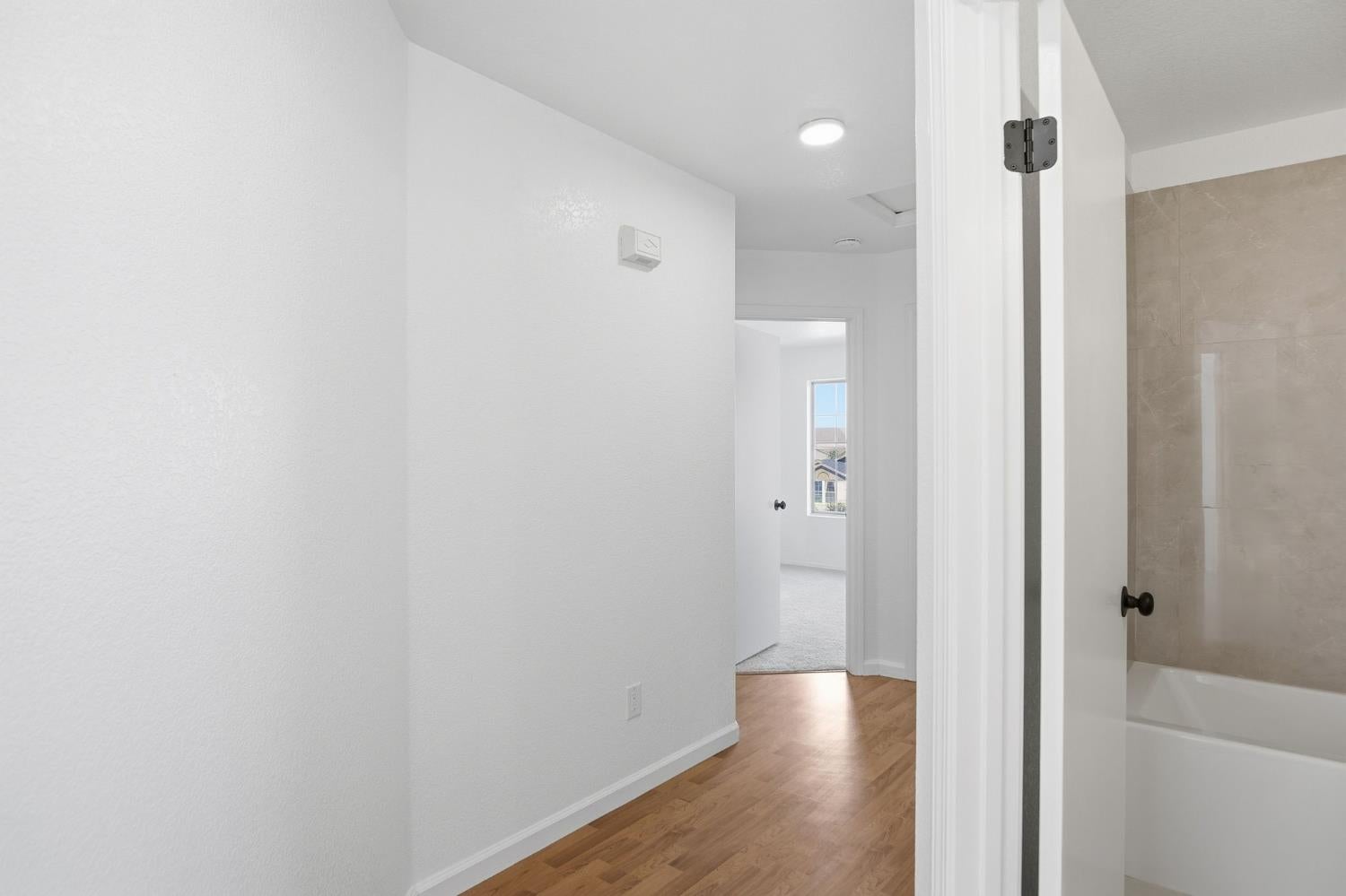 1542 Laguna Center